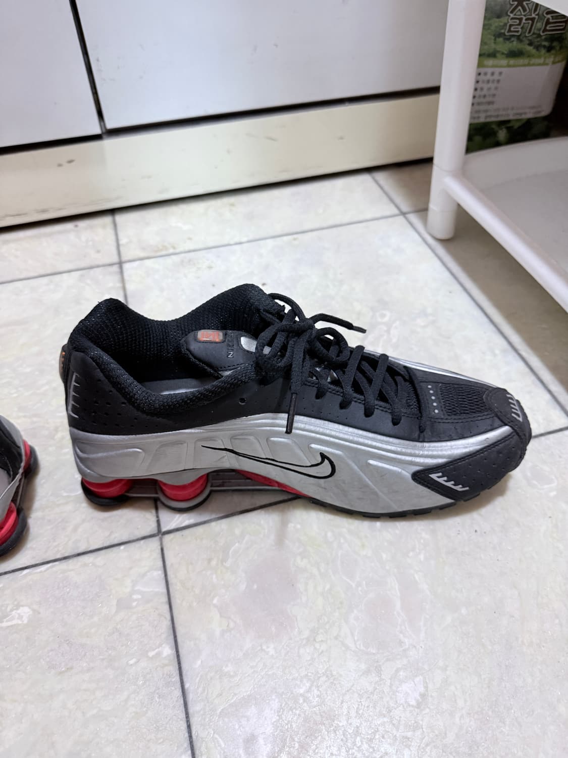 나이키 샥스 R4 메탈릭 실버 레드 상품이미지5