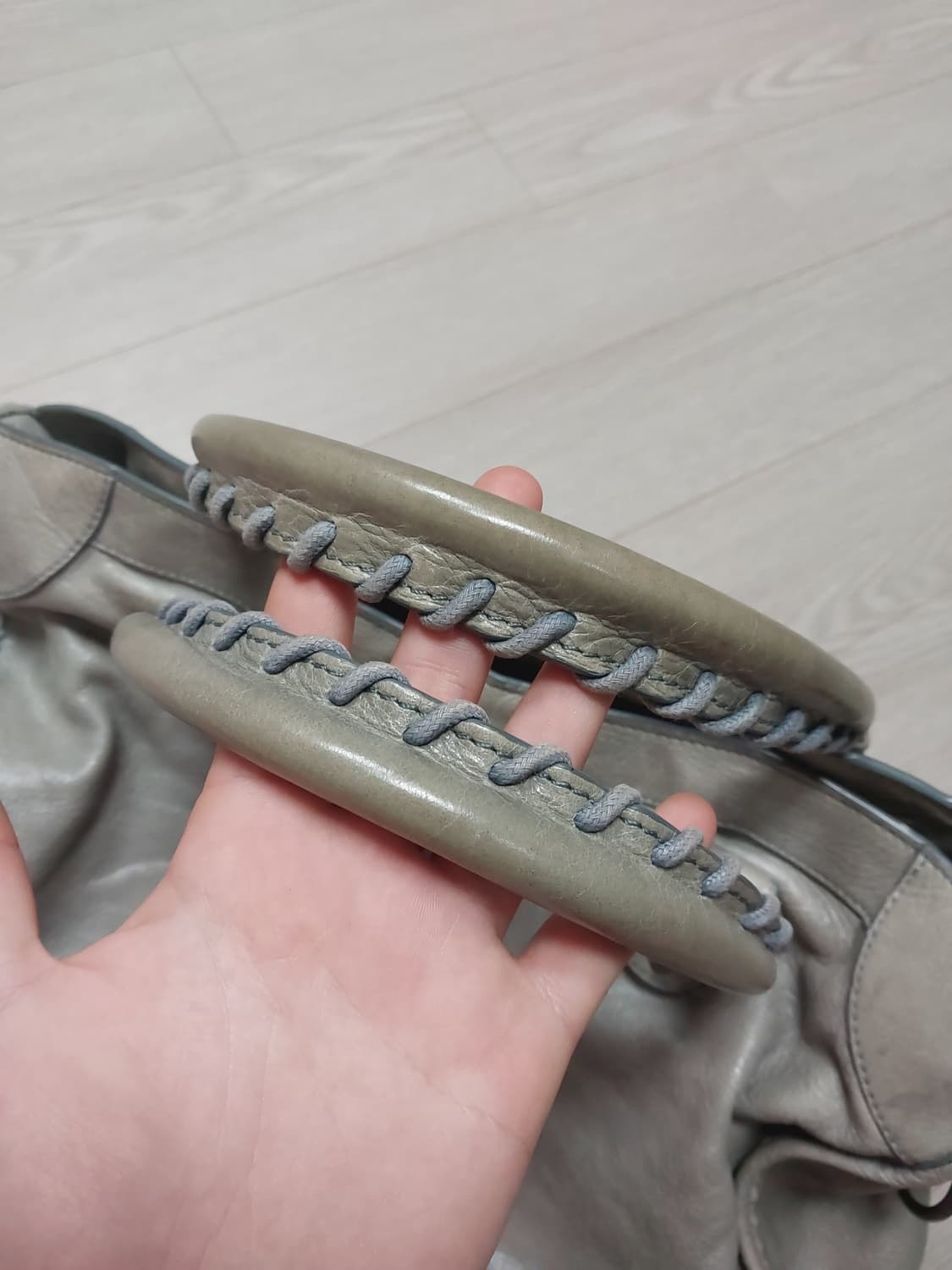 마지막가격 !! [정품] 발렌시아가 클래식 시티 모터백 (연그레이+민트) 상품이미지7