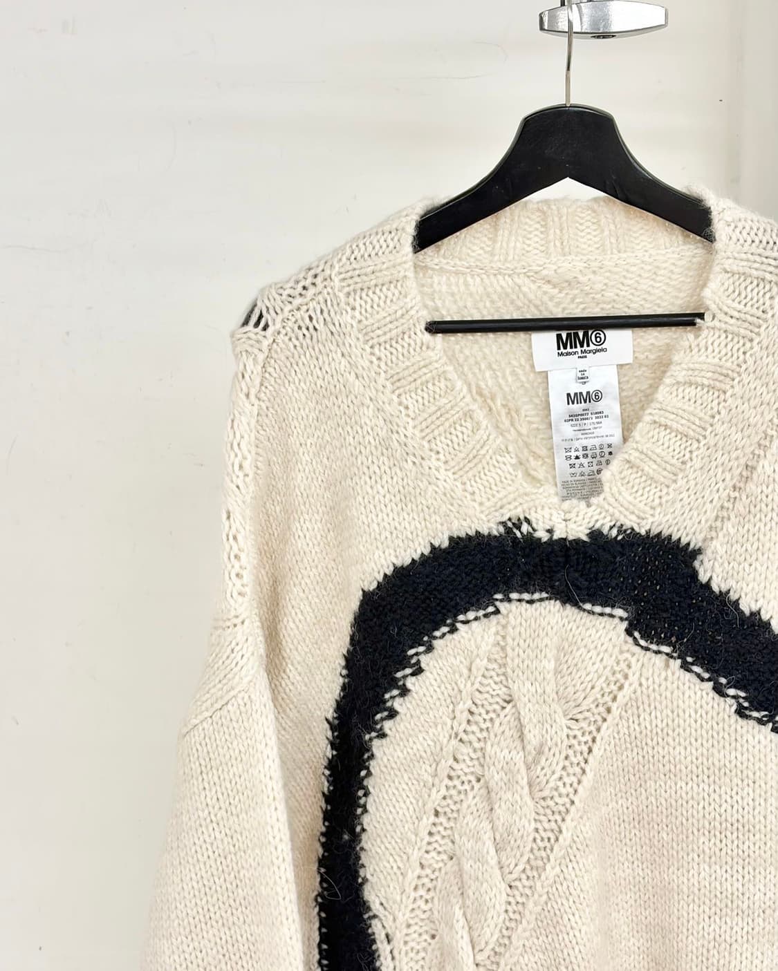 mm6 아이보리 서클 모티프 비대칭 니트 스웨터 상품이미지2