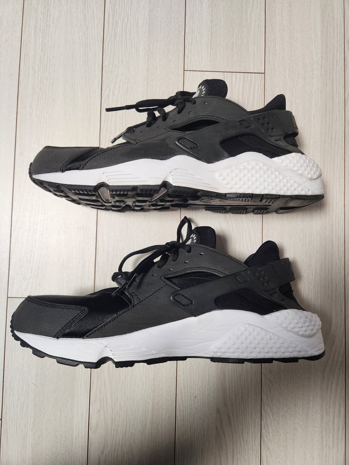 나이키 운동화 허라치 런 634835-006 사이즈280(270-275추 상품이미지5