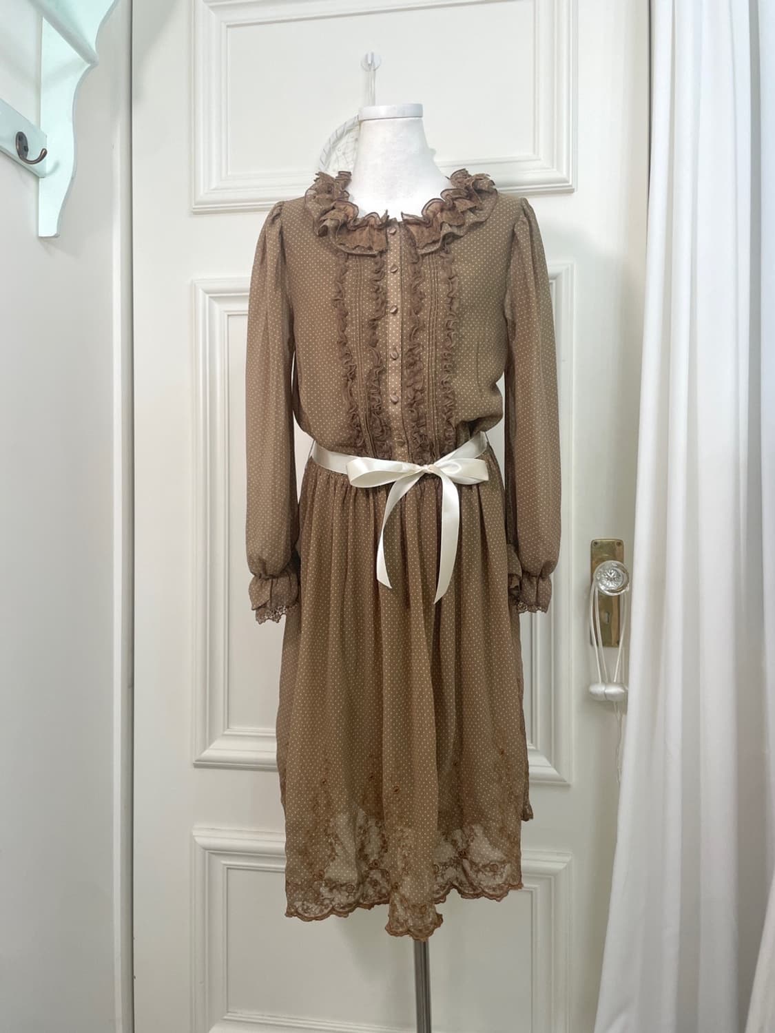 brown dot ruffle embroidery chiffon opc 상품이미지1