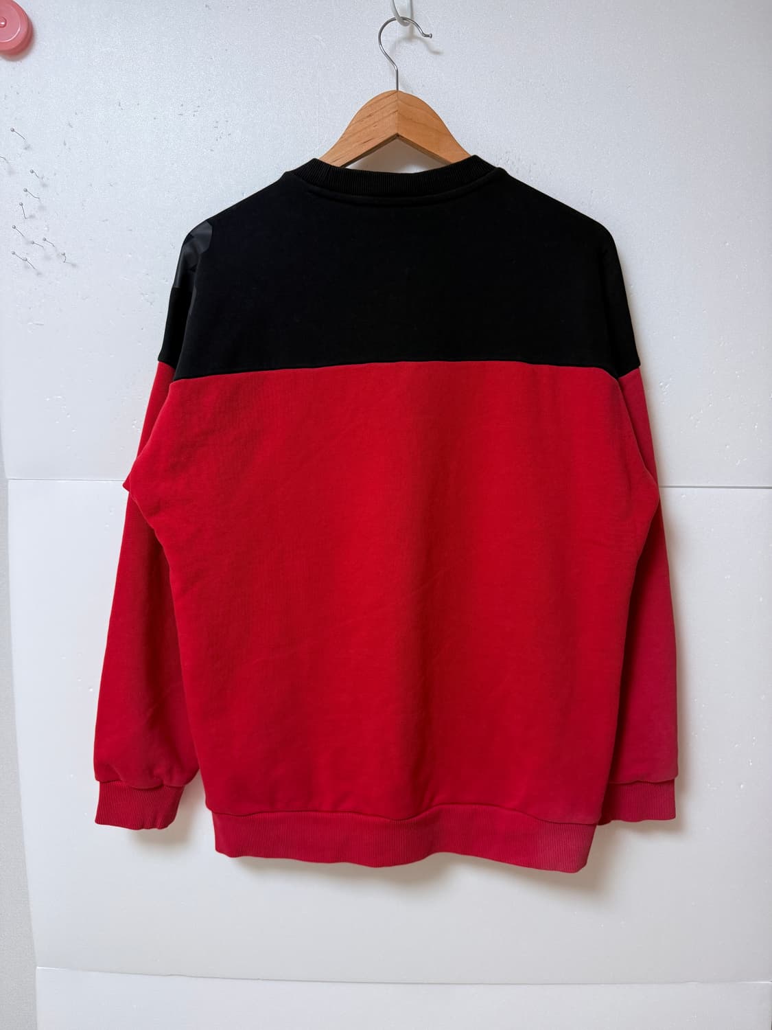 다이나핏(DYNAFIT) 배색 맨투맨 블랙&레드 95 데일리 상품이미지4