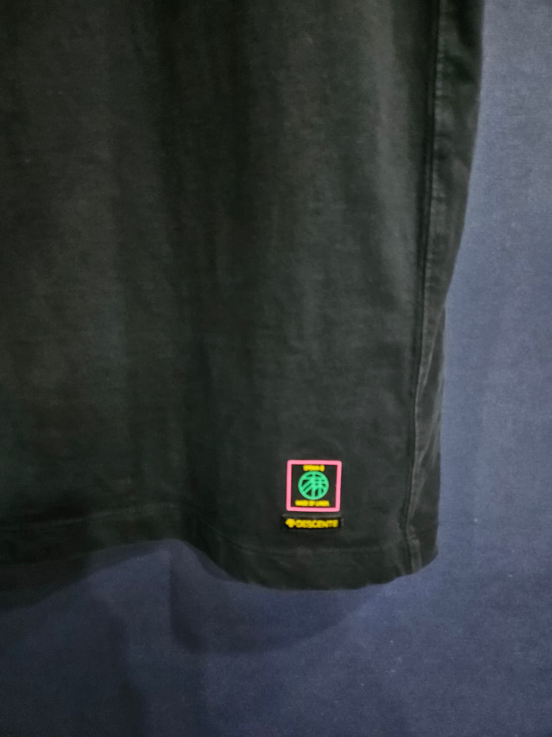 데상트 블랙 남성 105 반팔티  상품이미지8