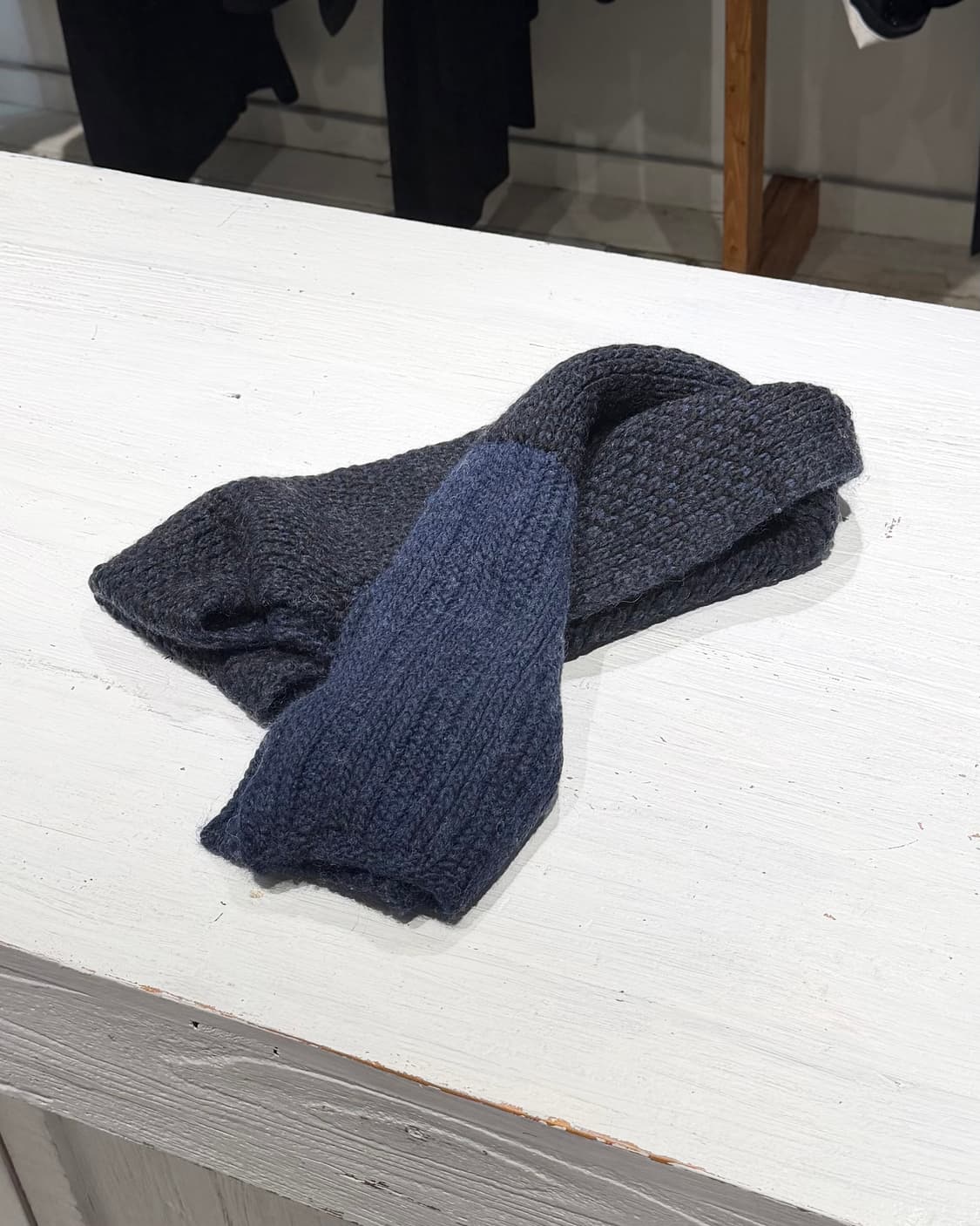 질샌더 네이비블루 배색 머플러 상품이미지1