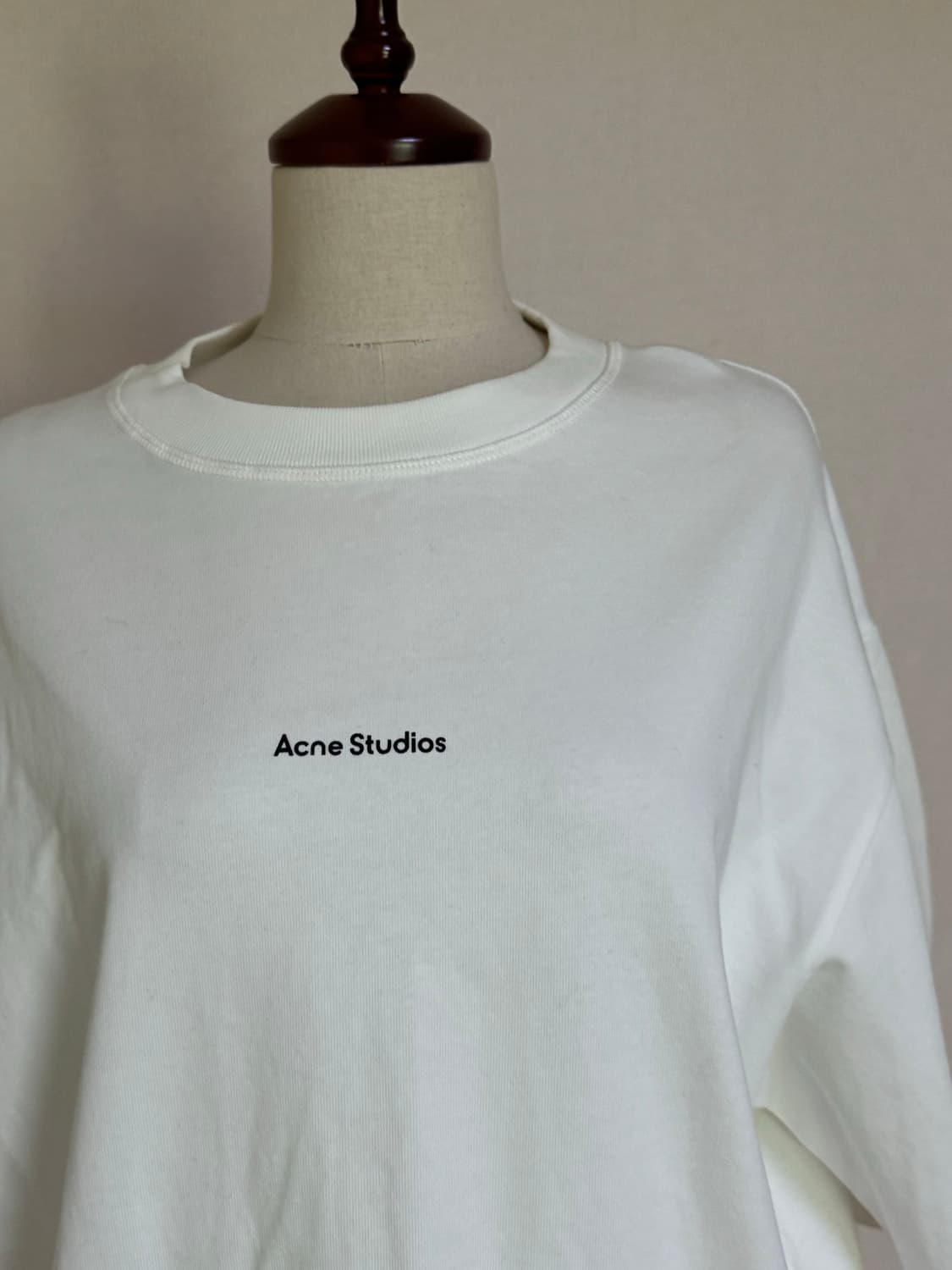 아크네 면티셔츠  오버핏  상품이미지3