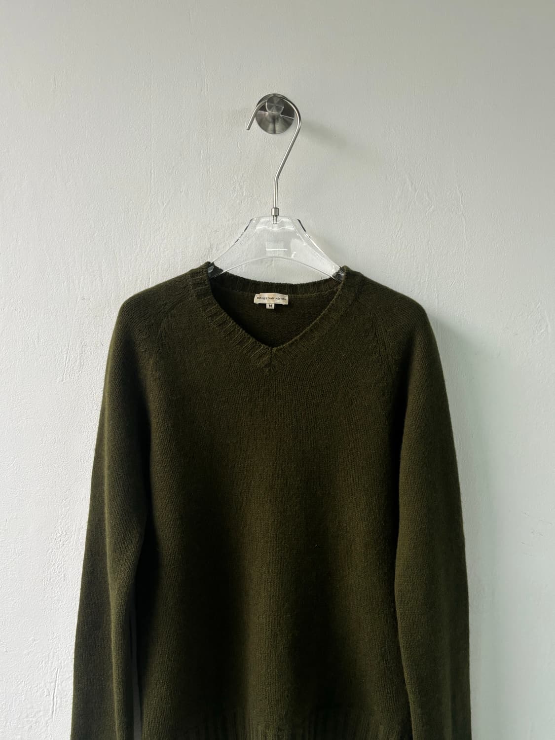 드리스반노튼 90‘s 라이카기 브이넥 스웨터 상품이미지3