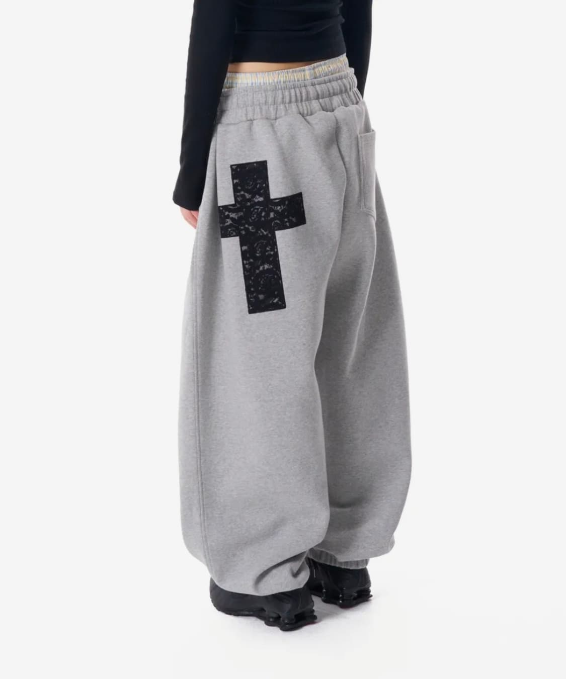 아캄 레이스 크로스 패치 스웨트팬츠 그레이 1사이즈 상품이미지1