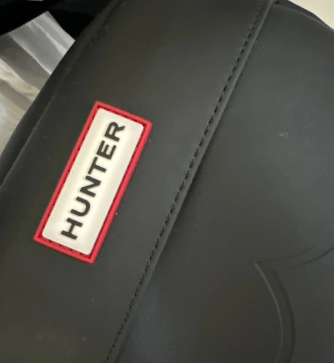 Hunter 헌터 오리지날 러버라이즈드 미니 크로스백 블랙 상품이미지3