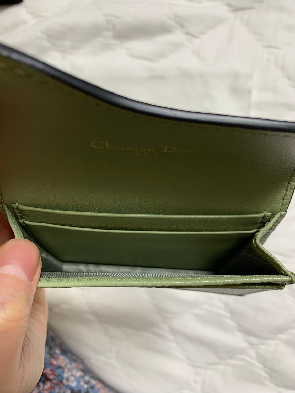 디올 새들 플랩 카드홀더 세이지 그린 카드지갑 상품이미지4