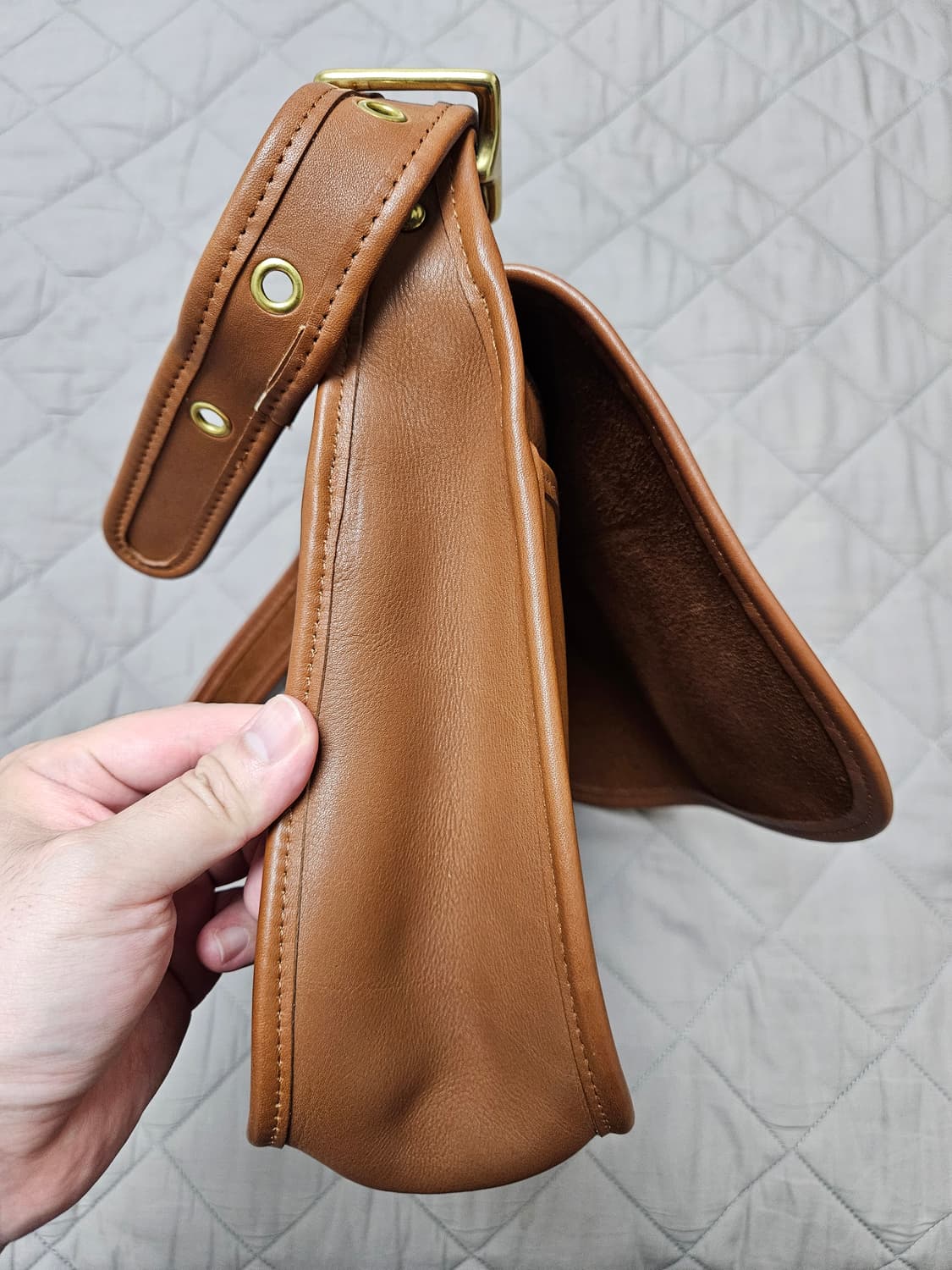 올드코치 크로스백 tan 상품이미지2