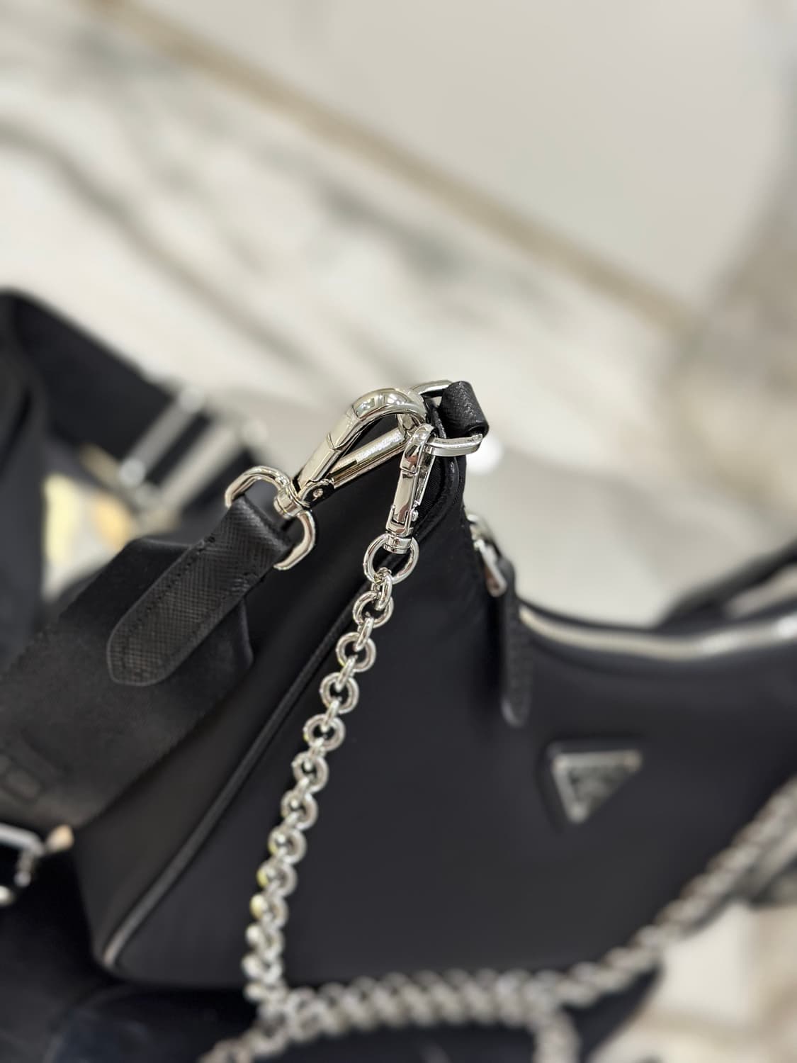 프라다 리에디션 2005 리나일론 숄더백 블랙 상품이미지4