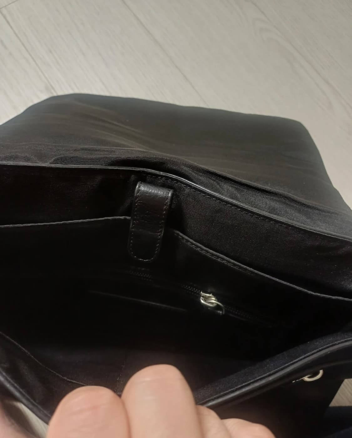 코치 남성 가죽 크로스백 블랙 상품이미지8