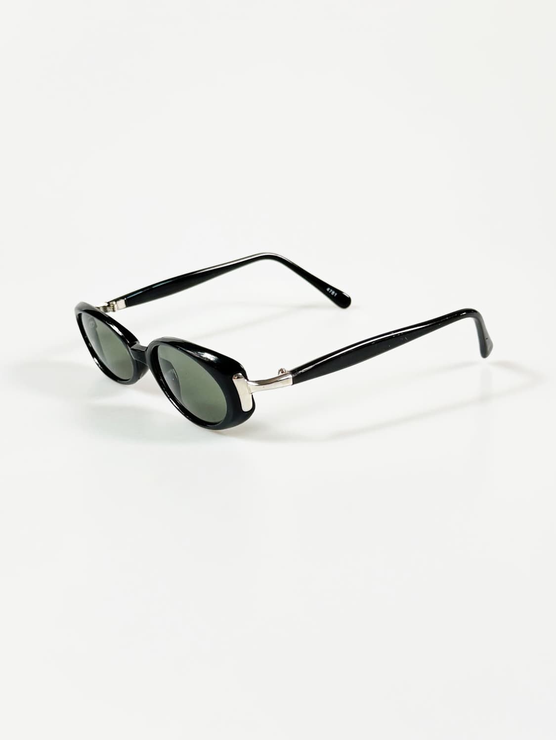 90s 블랙 볼드 오벌 프레임 빈티지 선글라스 상품이미지3