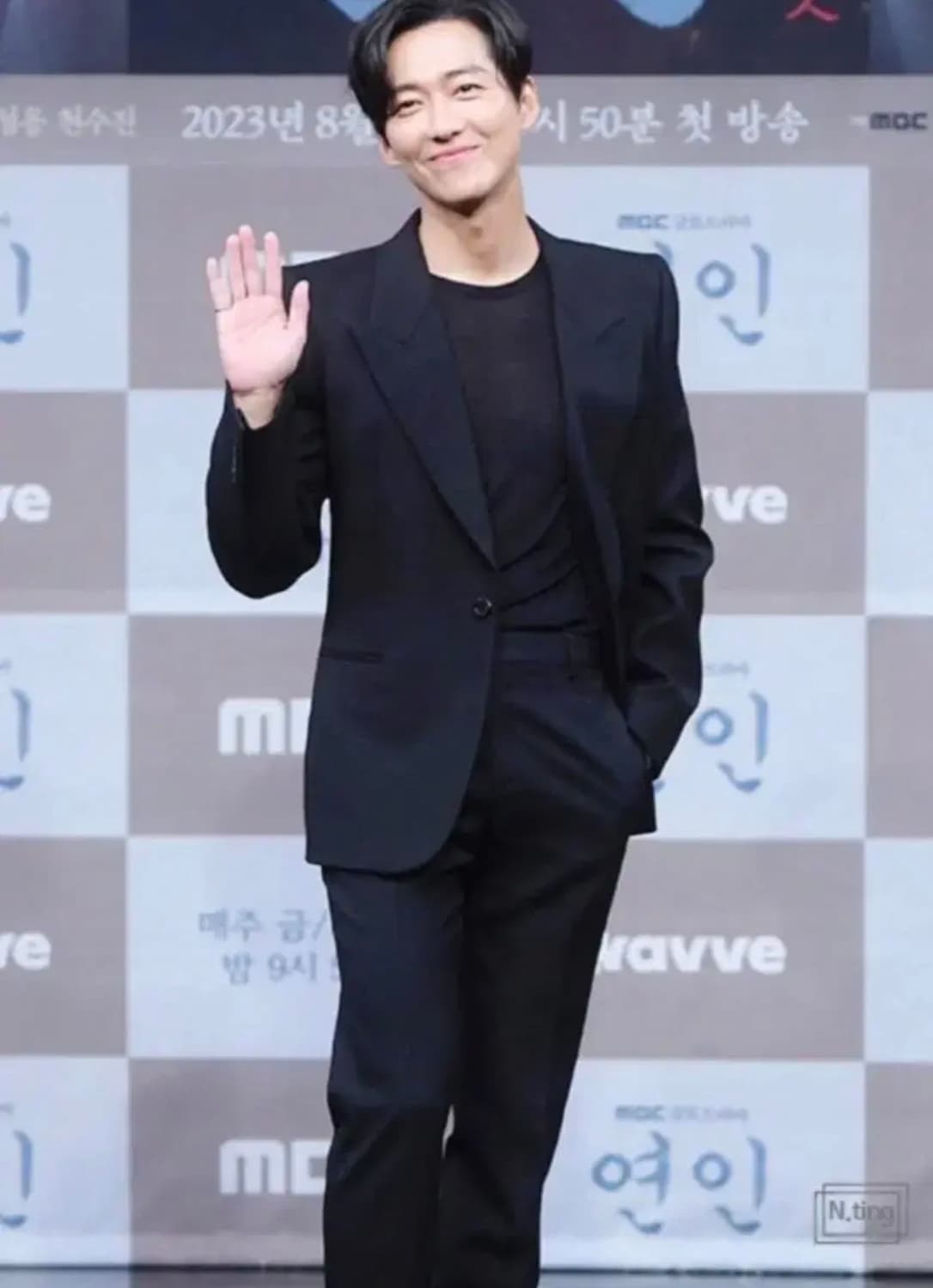 [미개봉 새상품] 생로랑 23FW 피크드 라펠 남궁민 블레이저 48사이즈 상품이미지2