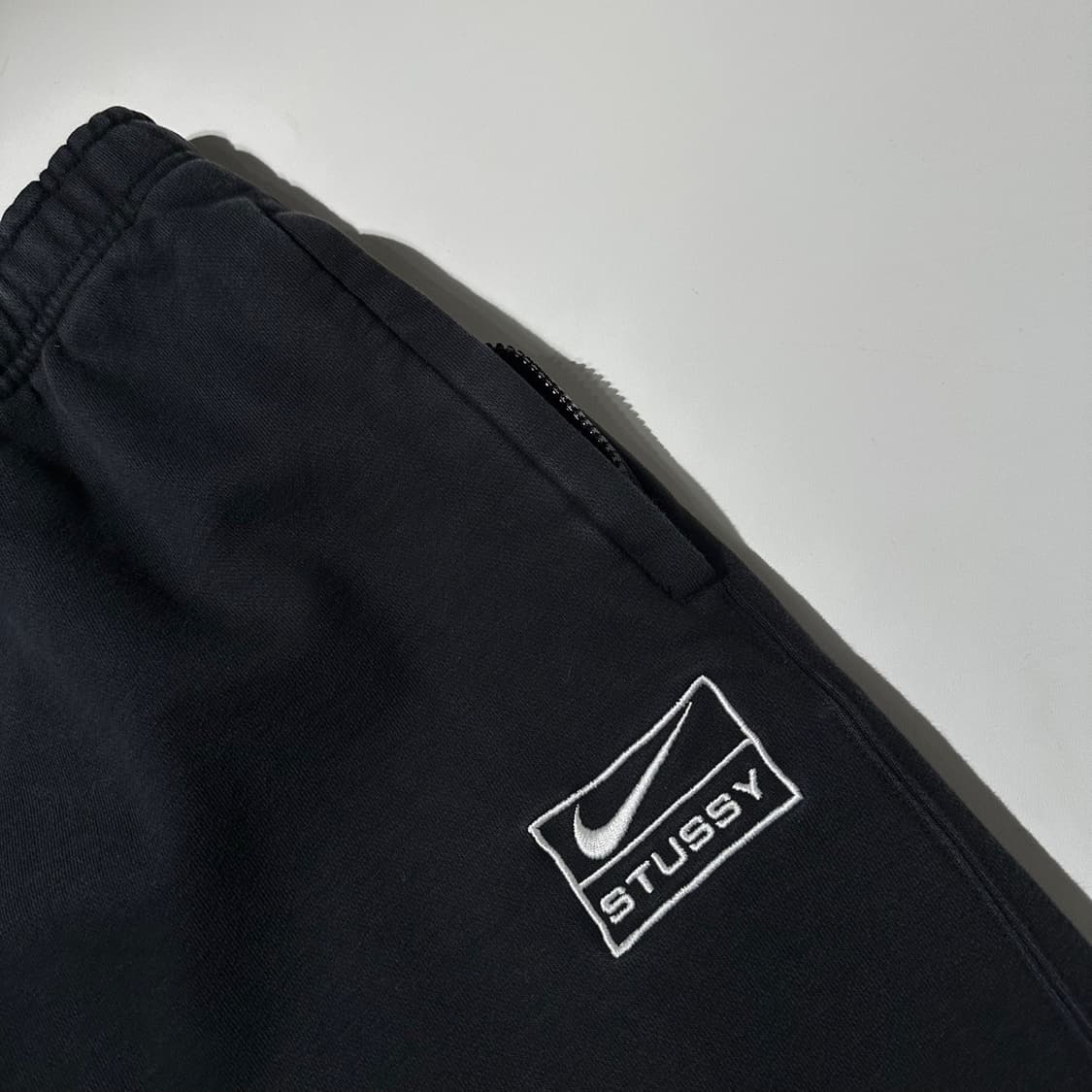 스투시 x 나이키 NRG 나투시 스웨트 조거팬츠 블랙 상품이미지4