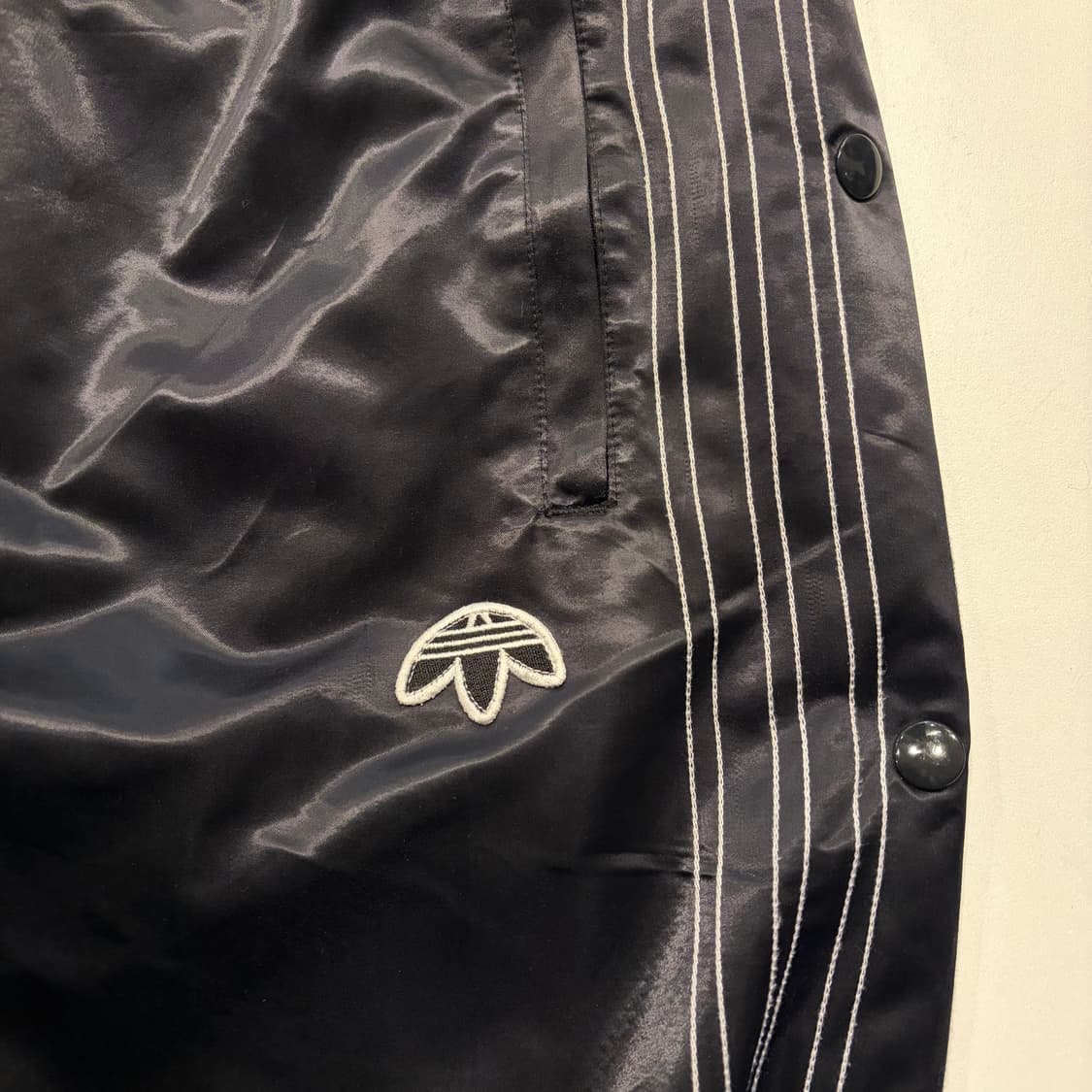 [L] 아디다스 알렉산더왕 유광 블랙 트랙 바지 스냅 버튼 C717 상품이미지4