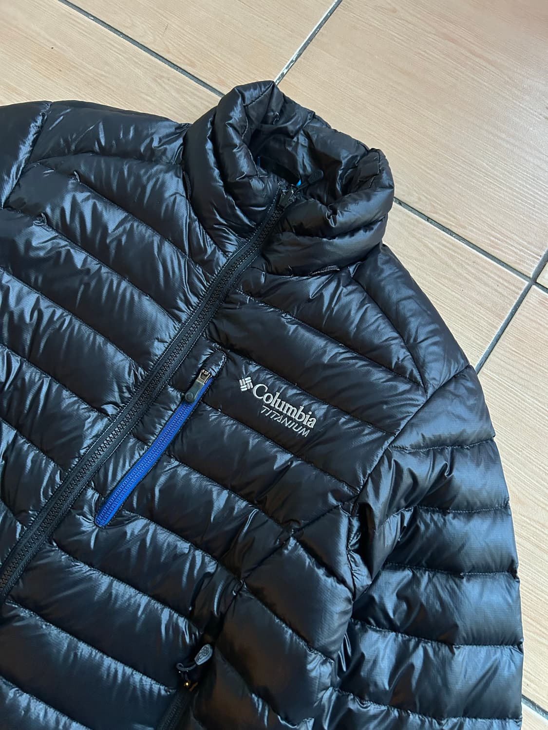 컬럼비아 티타늄 구스다운 경량패딩 상품이미지1