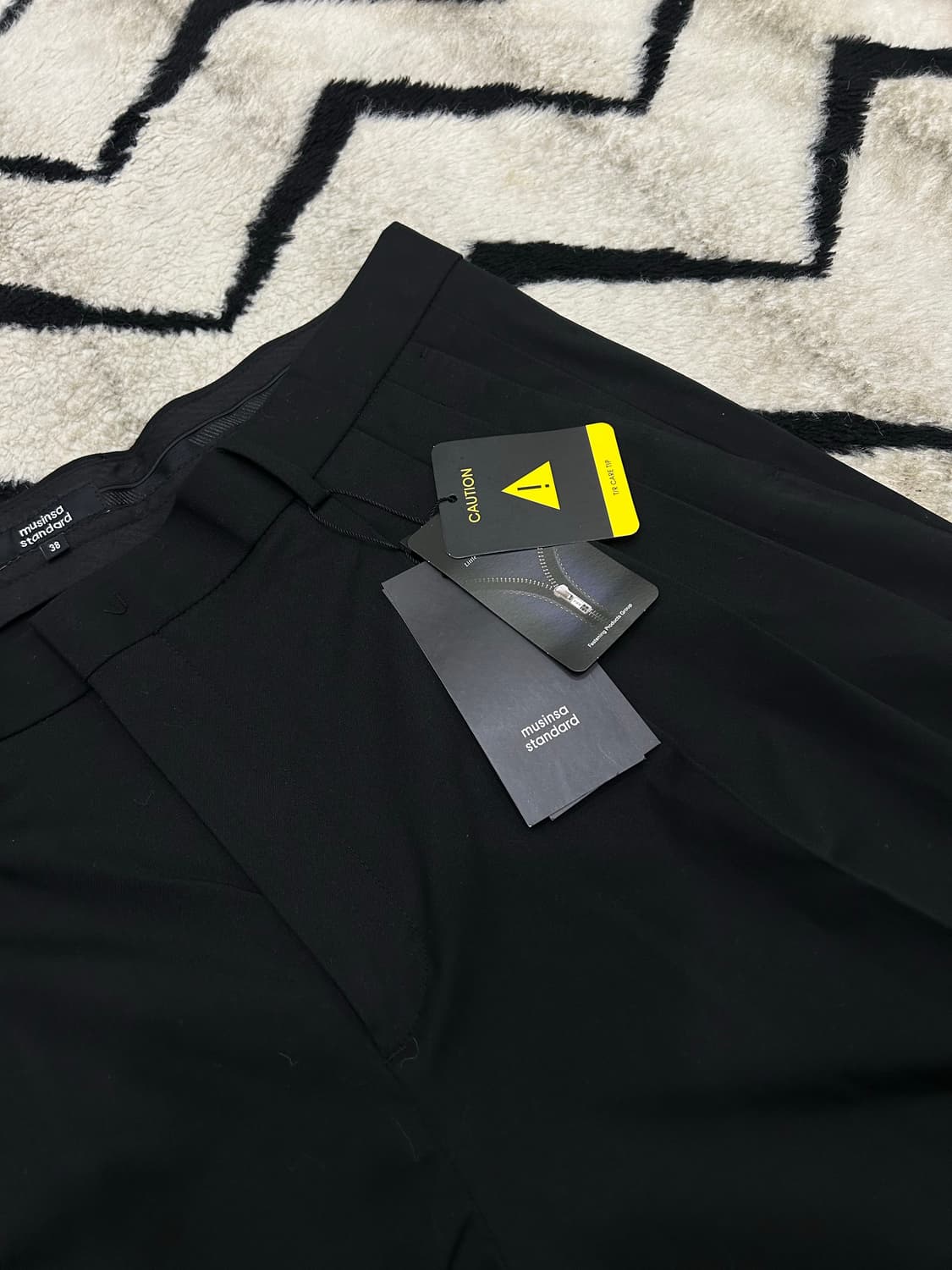 [38]무신사스탠다드 쓰리턱 벌룬 슬랙스/블랙 상품이미지1