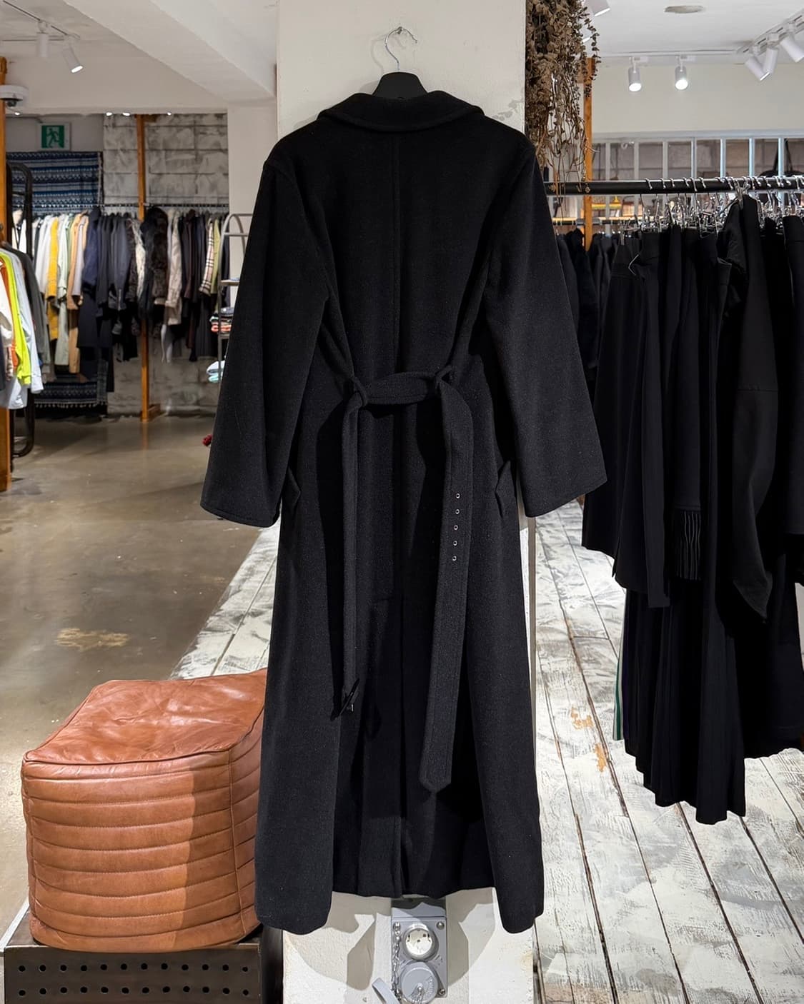 막스앤코 클래식 블랙 더블 브레스티드 롱 코트 상품이미지7