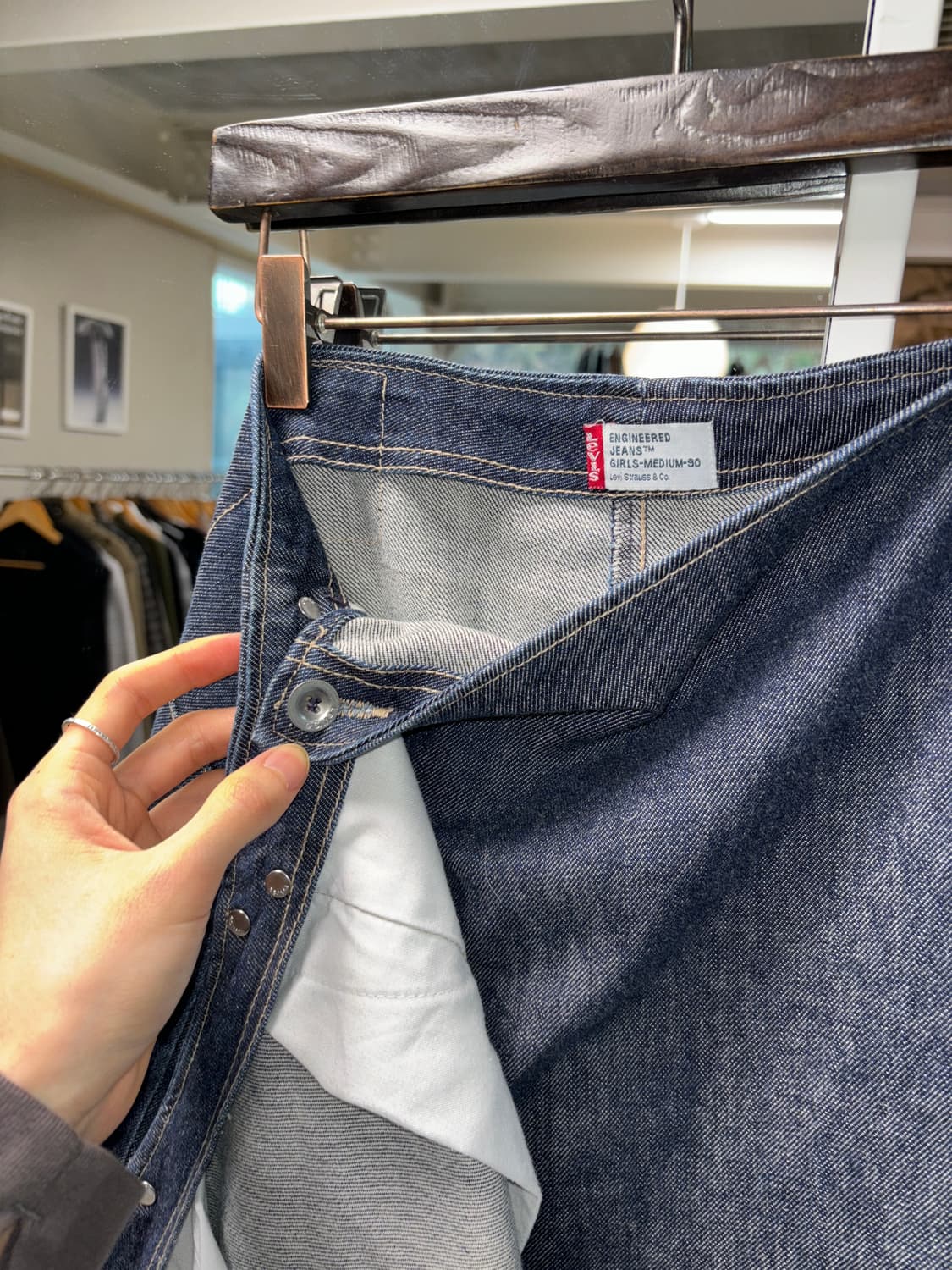 리바이스 엔지니어드 데님 랩스커트 상품이미지6