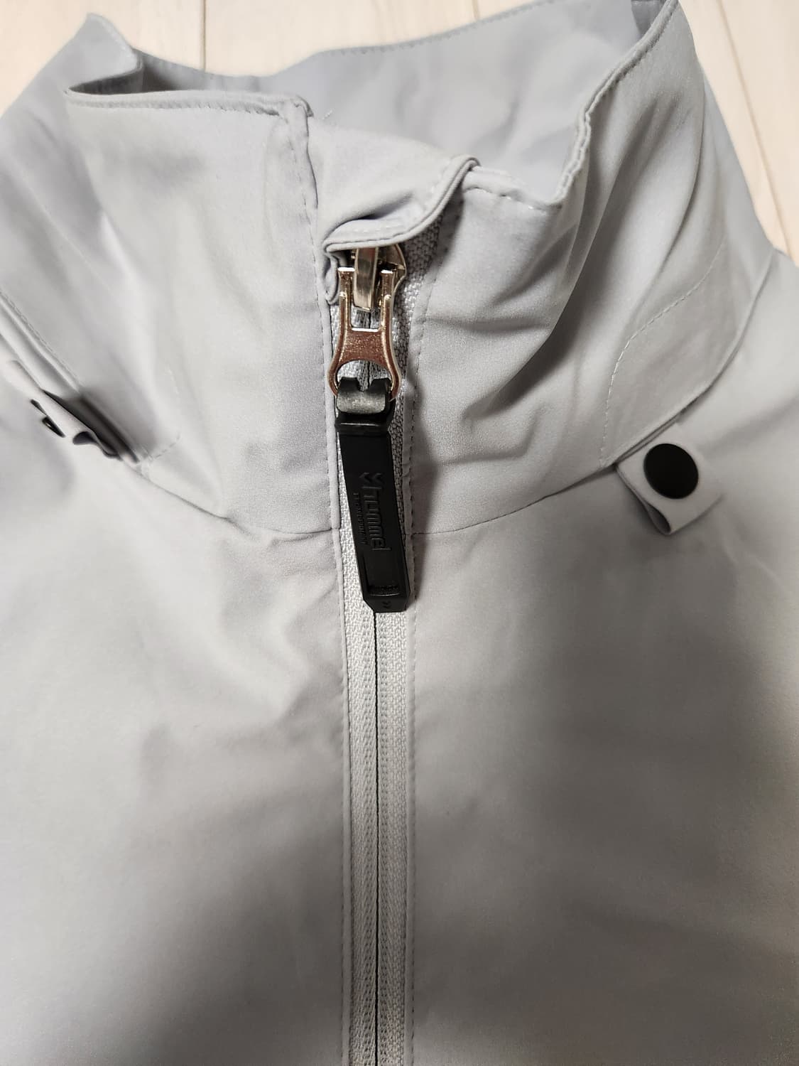 새상품급)험멜 바람막이 사이즈110

모자 없어서 싸게내놔요

거의새거에 상품이미지2