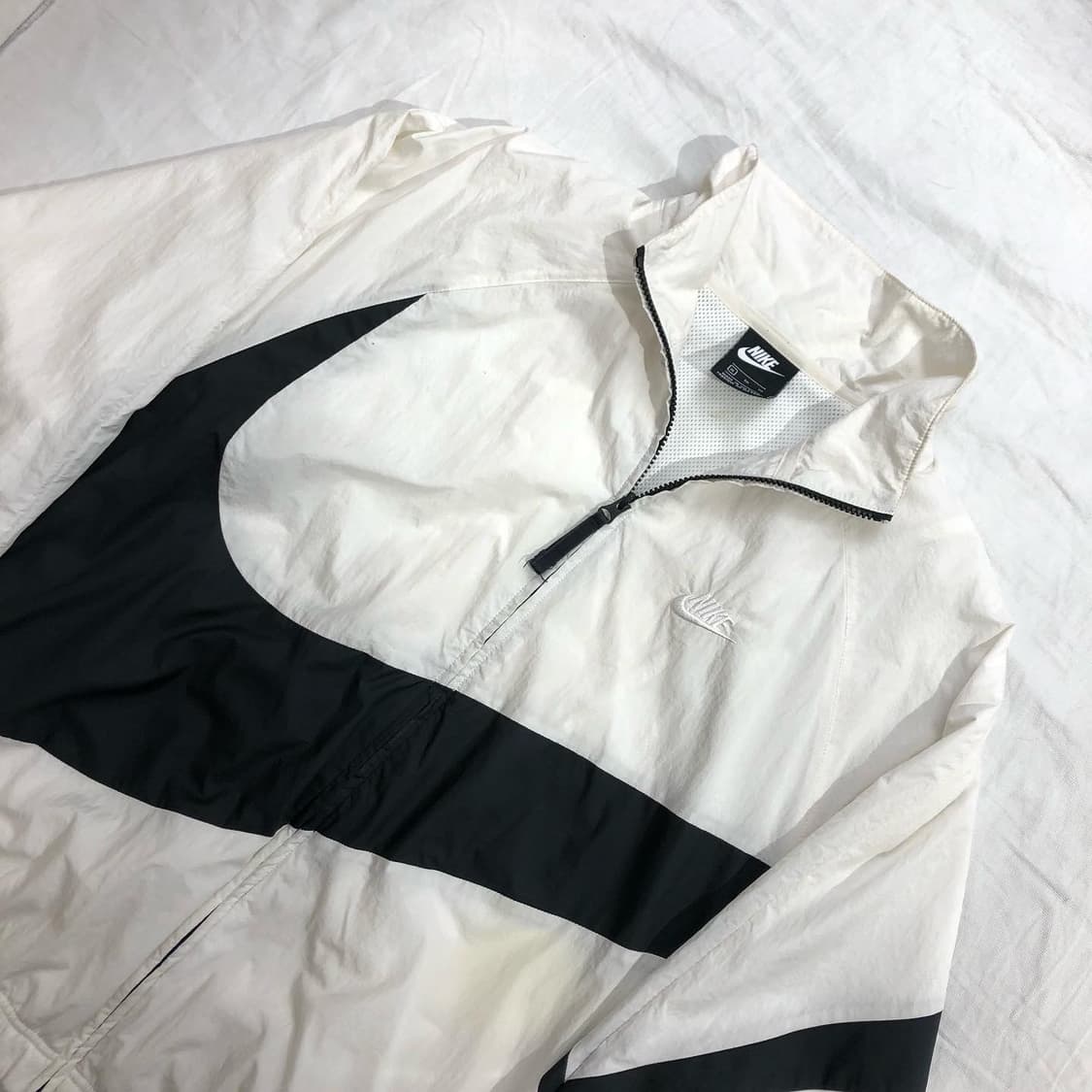 나이키 빅스우시 화이트 바람막이 XL 상품이미지3