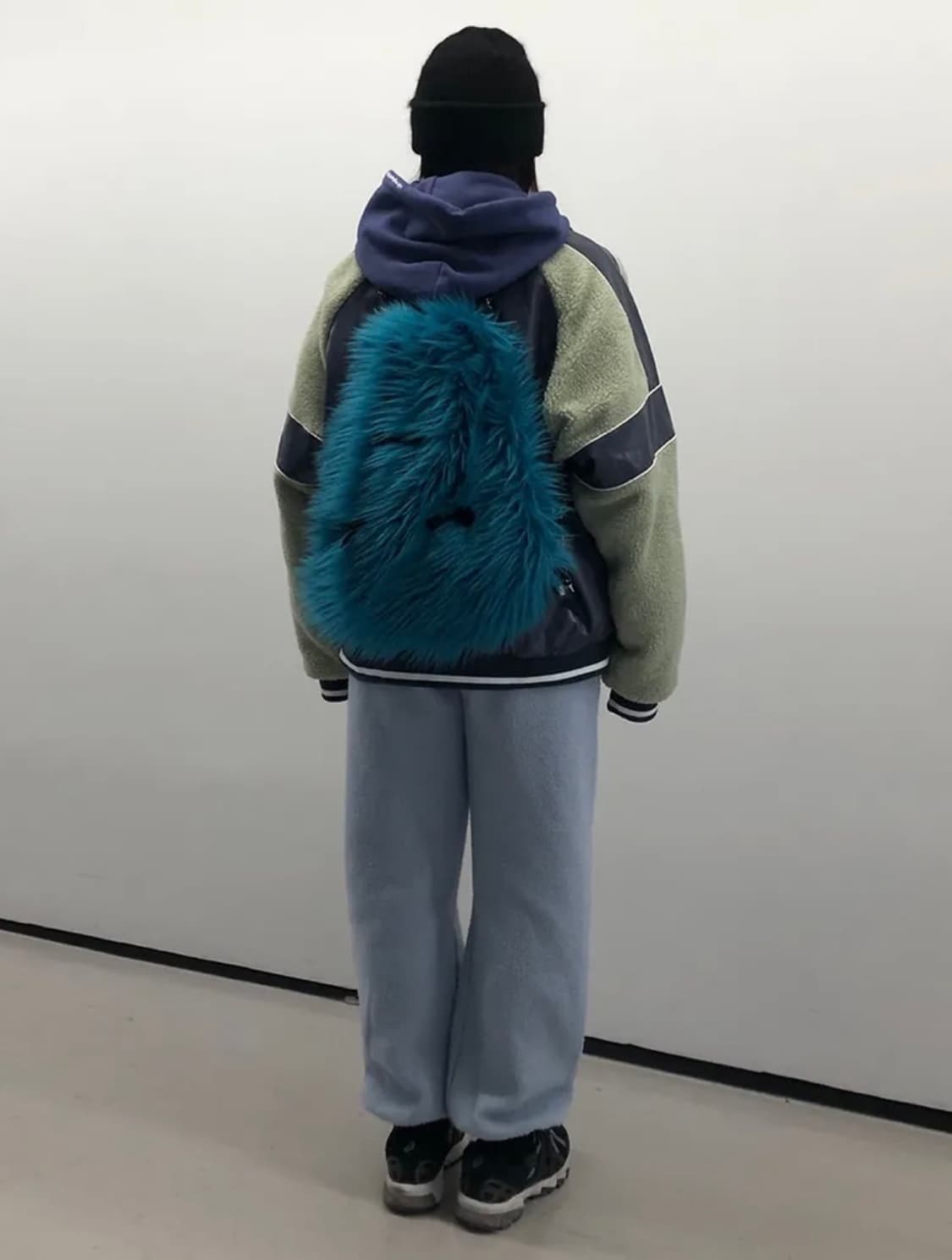 아더월들리 블루 퍼 백 상품이미지1