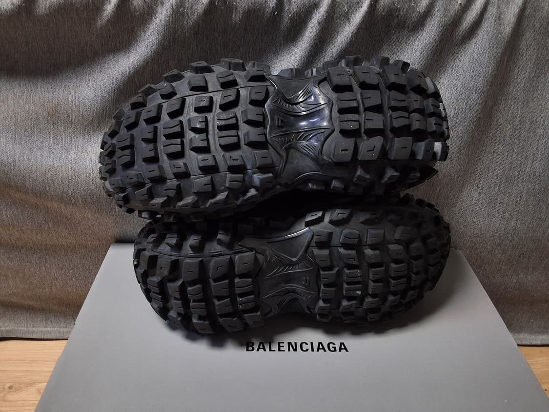 [새상품급] 발렌시아가 디펜더 스니커즈 43 상품이미지5