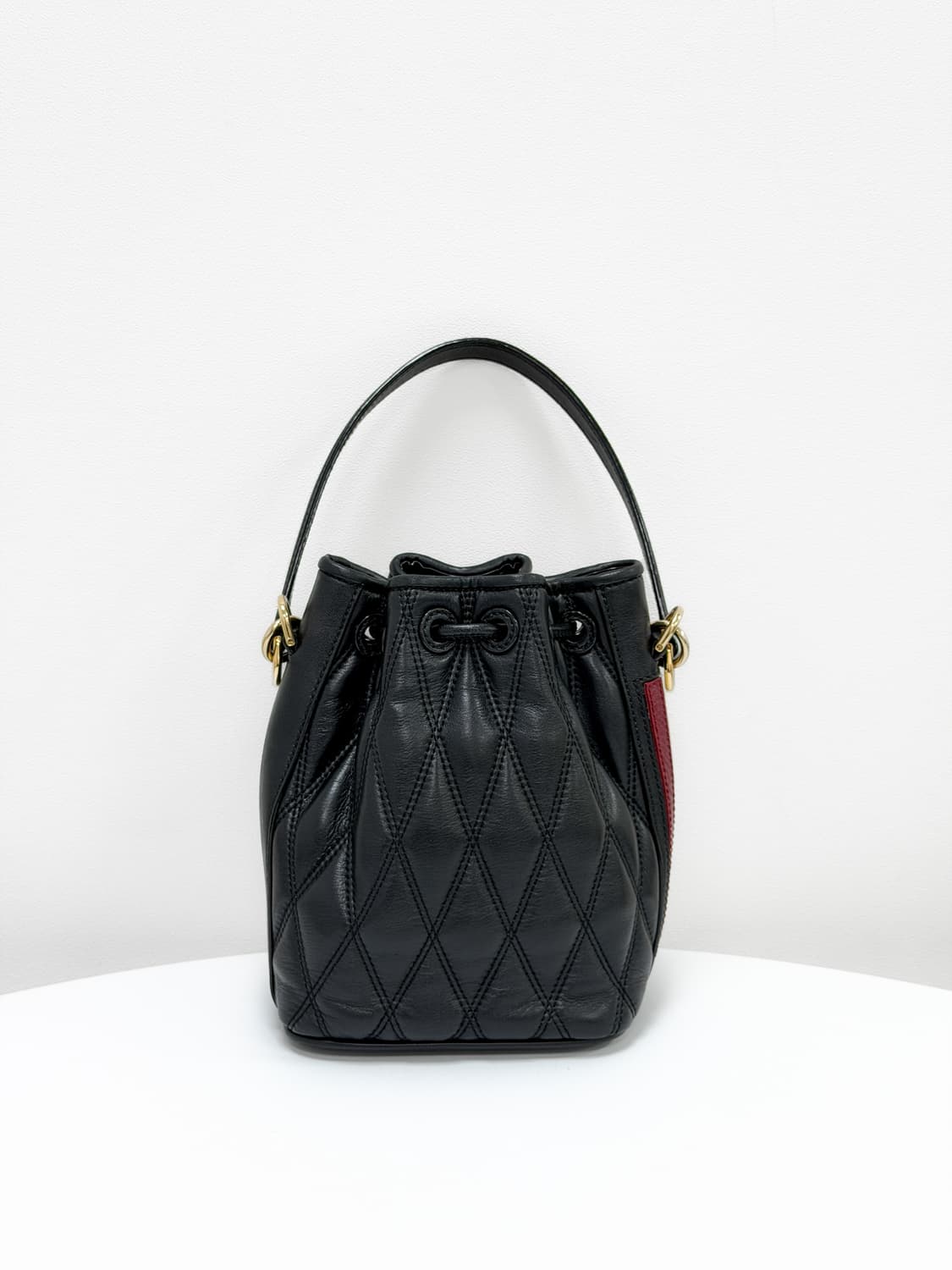 발리 퀼팅 레더 드로우스트링 버킷백 상품이미지4