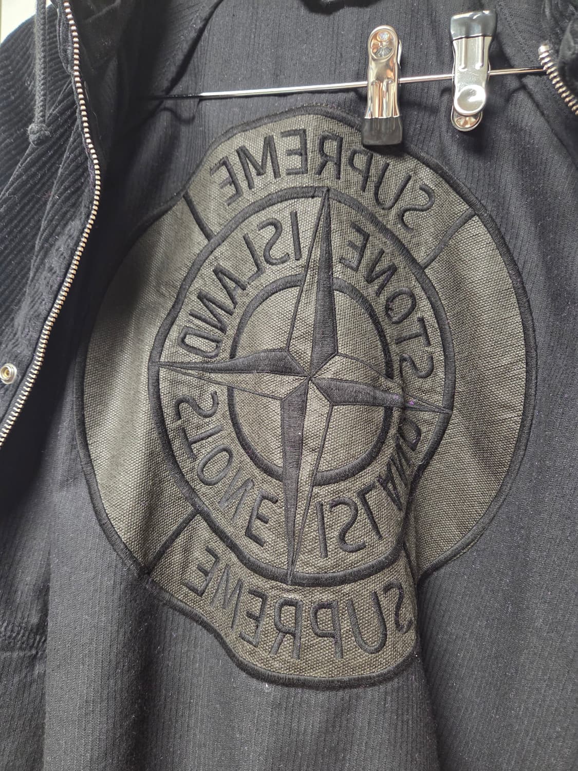 슈프림 x 스톤 아일랜드 코듀로이 자켓 블랙 - 20FW 상품이미지5