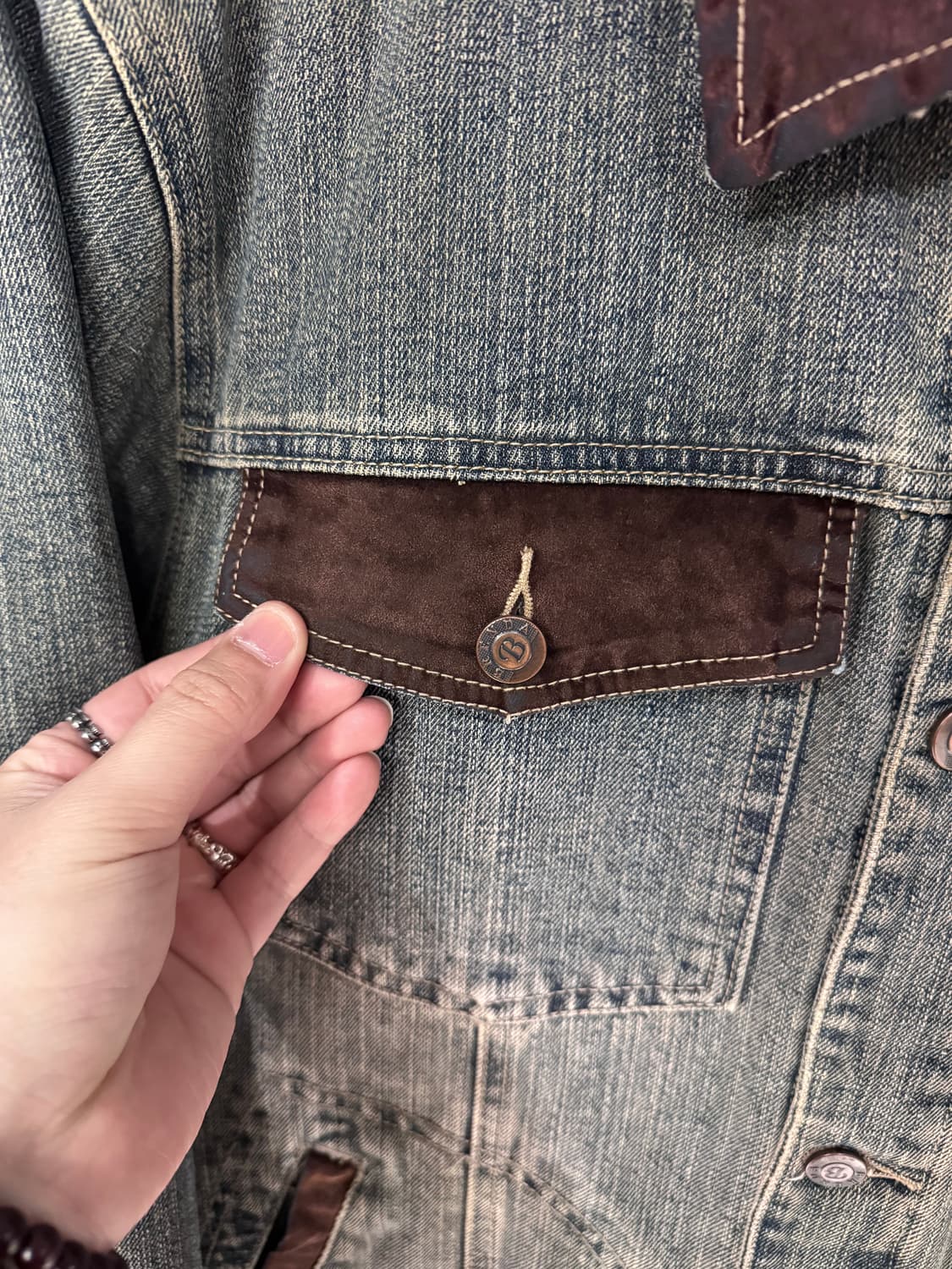 Brenda 워싱 스웨이드 디테일 데님 트러커자켓 상품이미지6