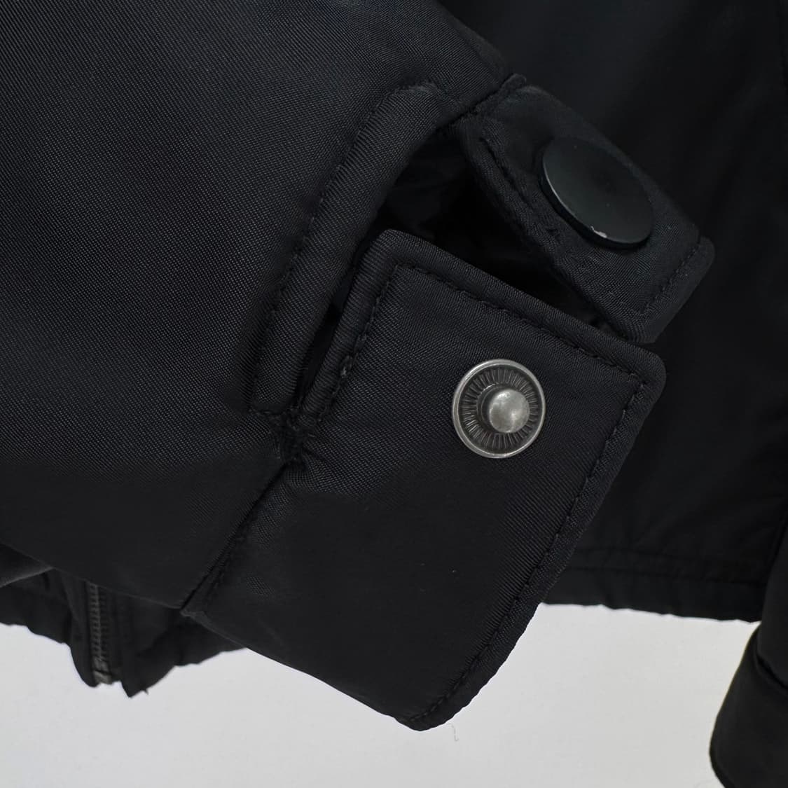 [46사이즈] 프라다 리나일론 삼각로고 후드 자켓 점퍼 (SGX681) 상품이미지10