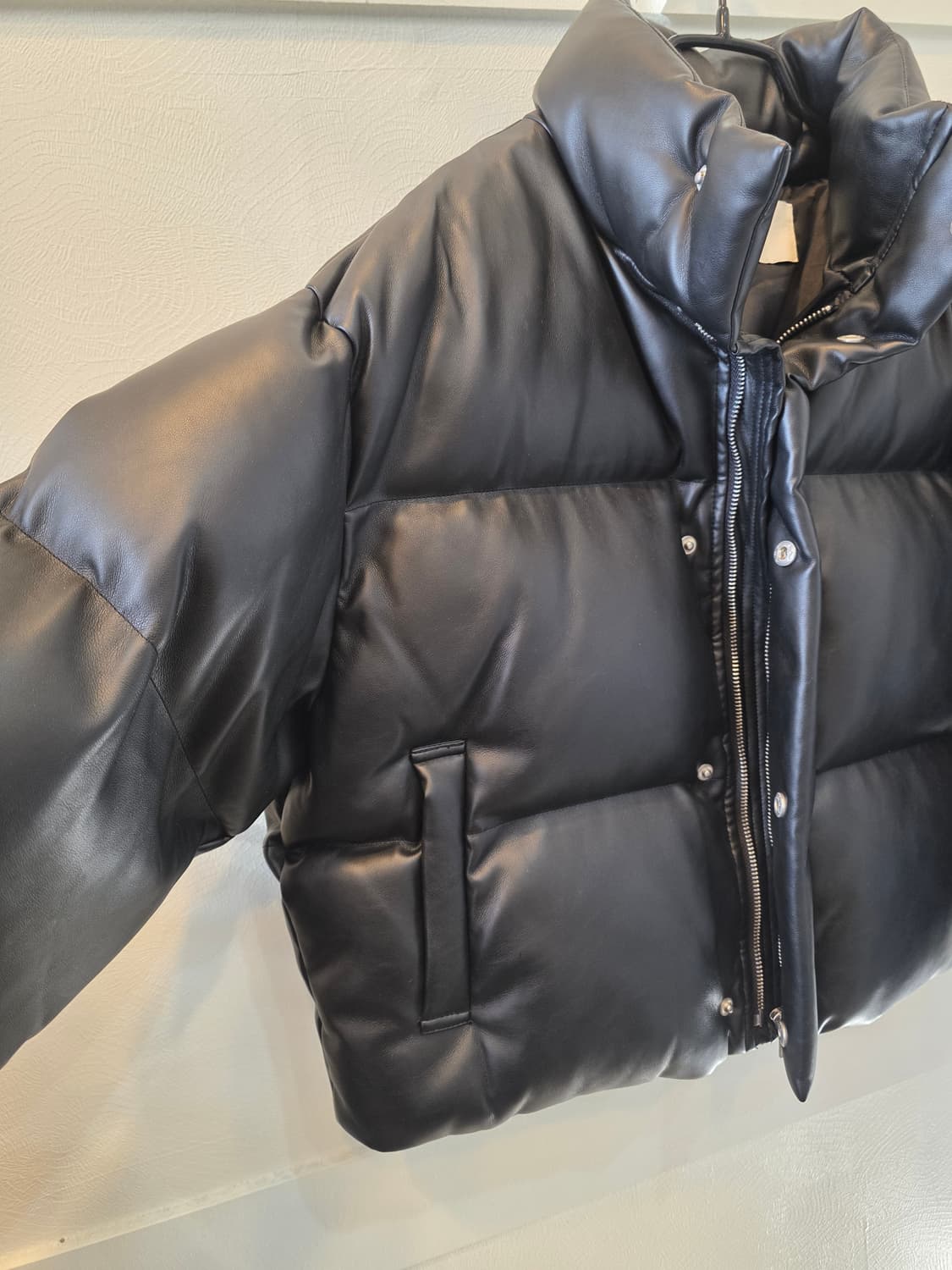 블랙업 레더 숏패딩 블랙 상품이미지3