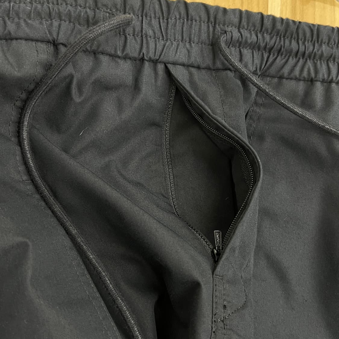 18fw 준지 블랙 테이퍼드 카고 팬츠 48 상품이미지7