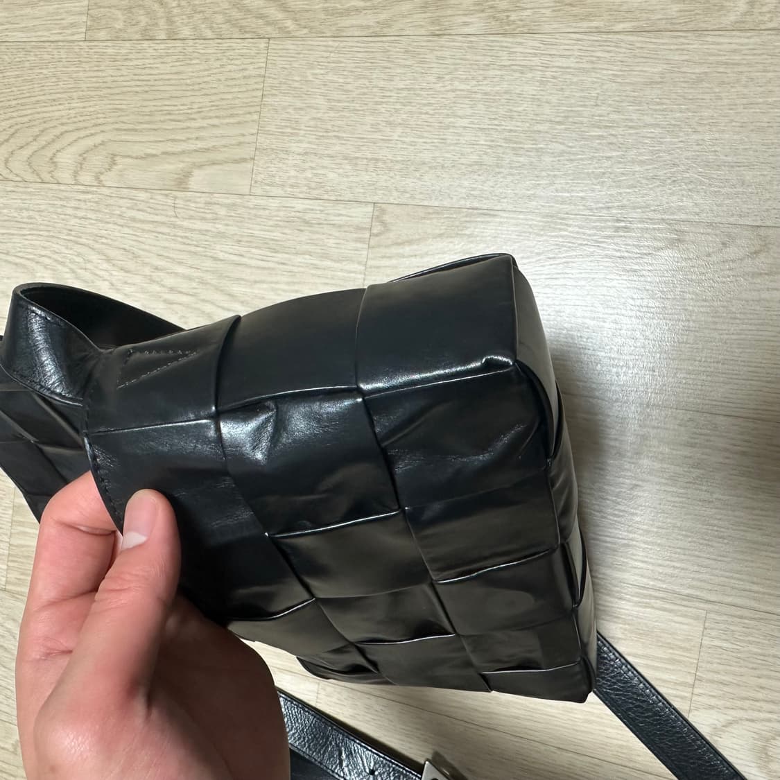 보테가베네타 카세트백 black 더현대구입 상품이미지4