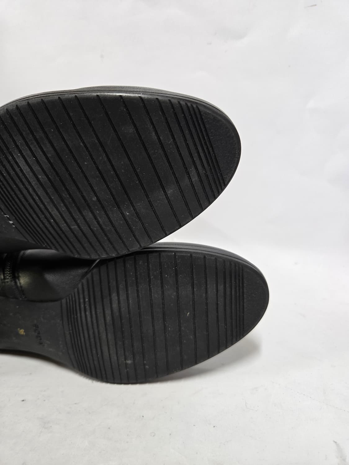 소다 블랙 가죽 앵클부츠 금장 포인트 230mm 상품이미지6