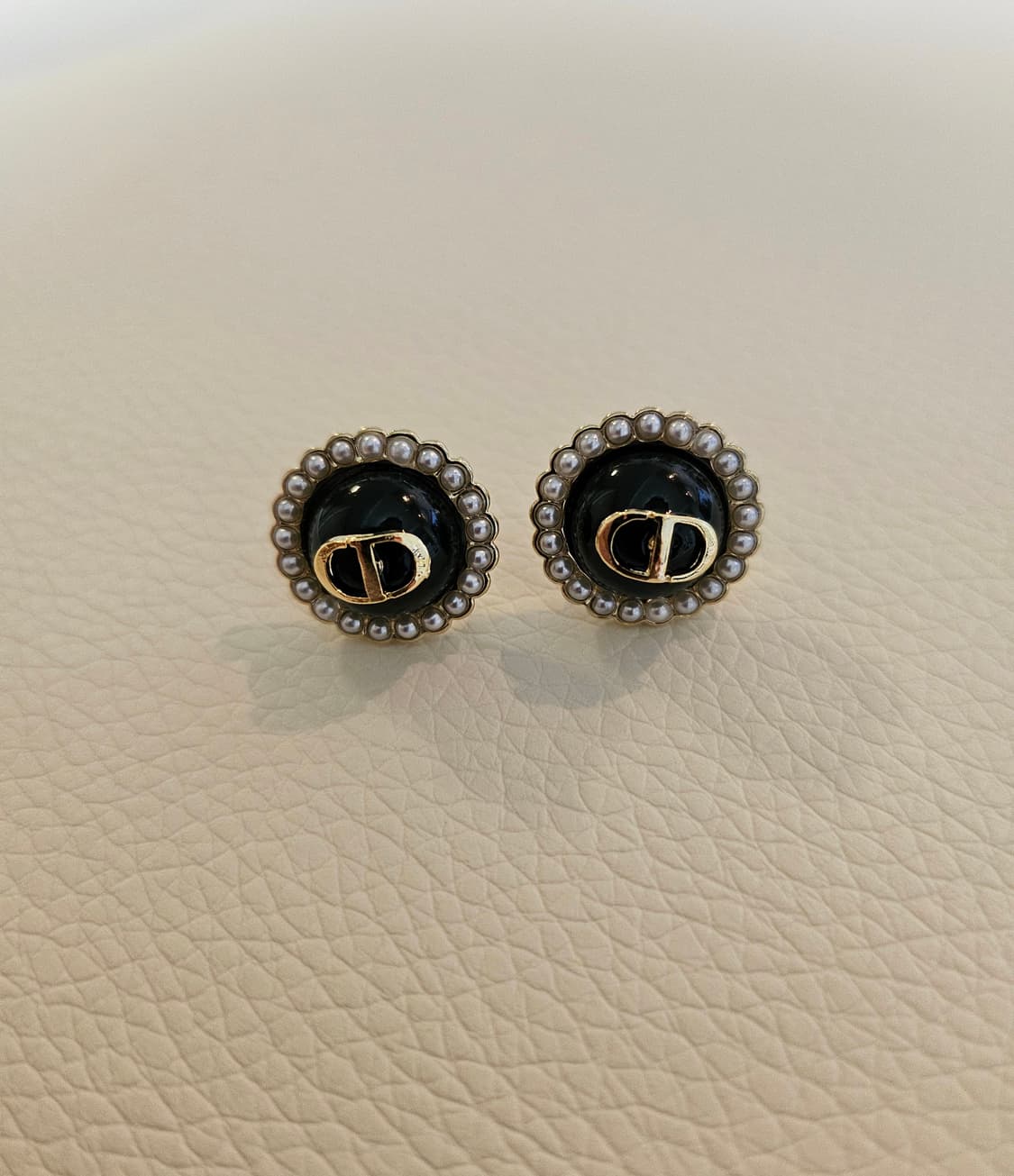 디올 업사이클링 블랙스톤 진주 귀걸이 상품이미지3