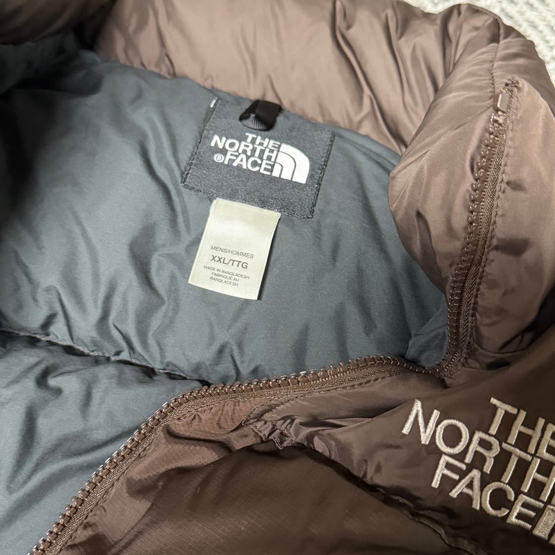 [110] 노스페이스 센터로고 무광 초코브라운 켄달제너 700 눕시 패딩 상품이미지4