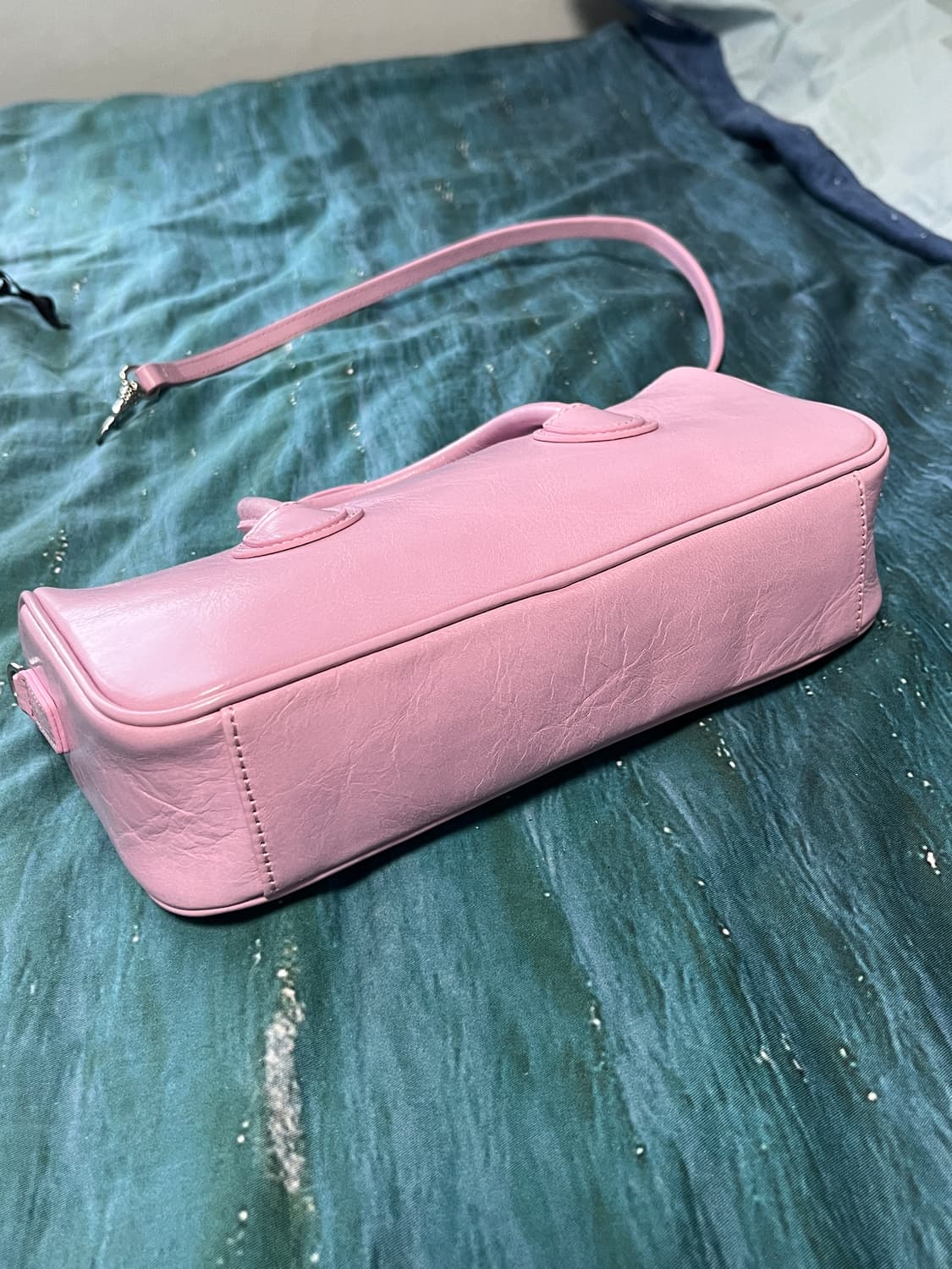 마지셔우드 지퍼 스몰 핑크 크링클 백  상품이미지4