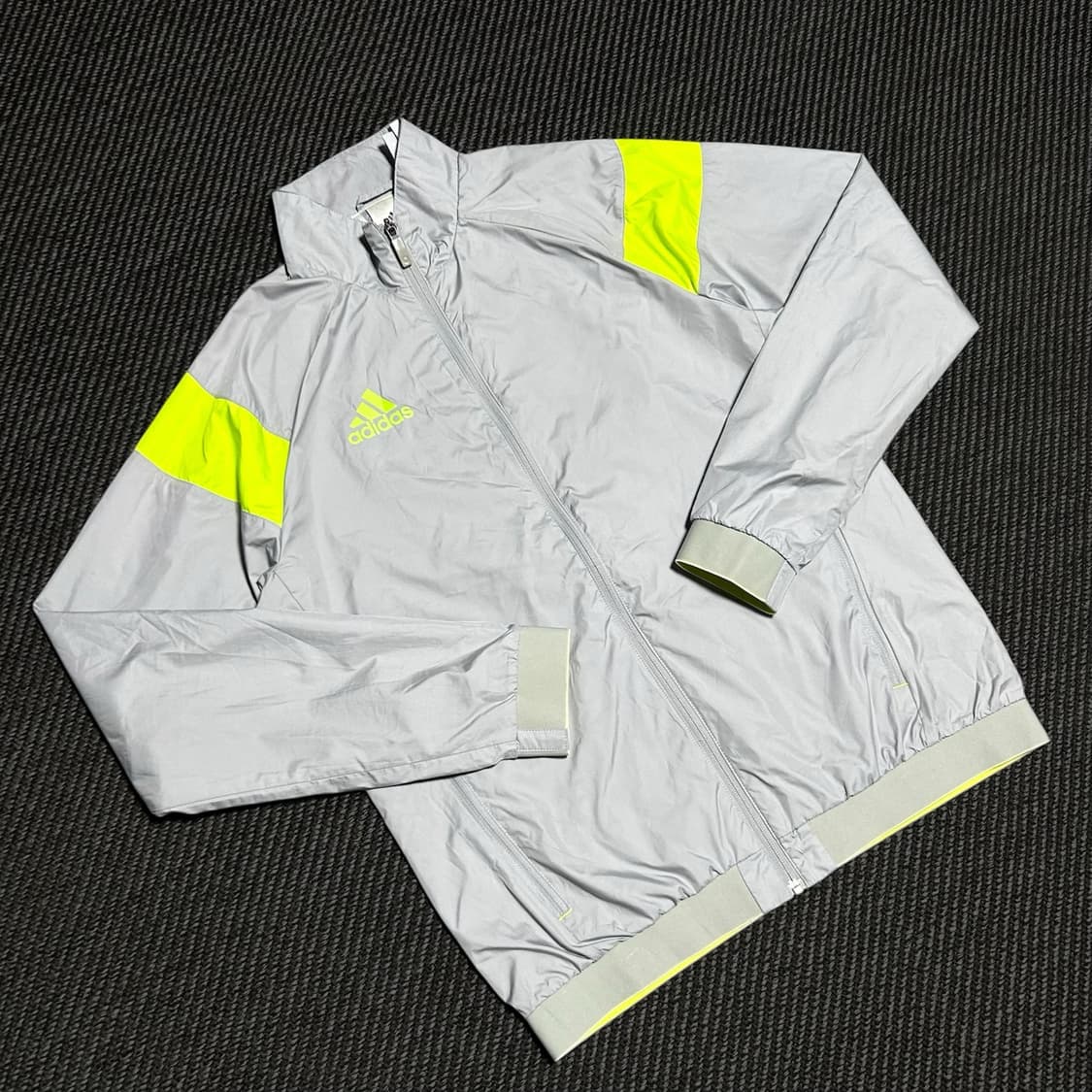 [L] adidas 아디다스 나이트로챠지 그레이 런닝 바람막이 자켓 상품이미지2