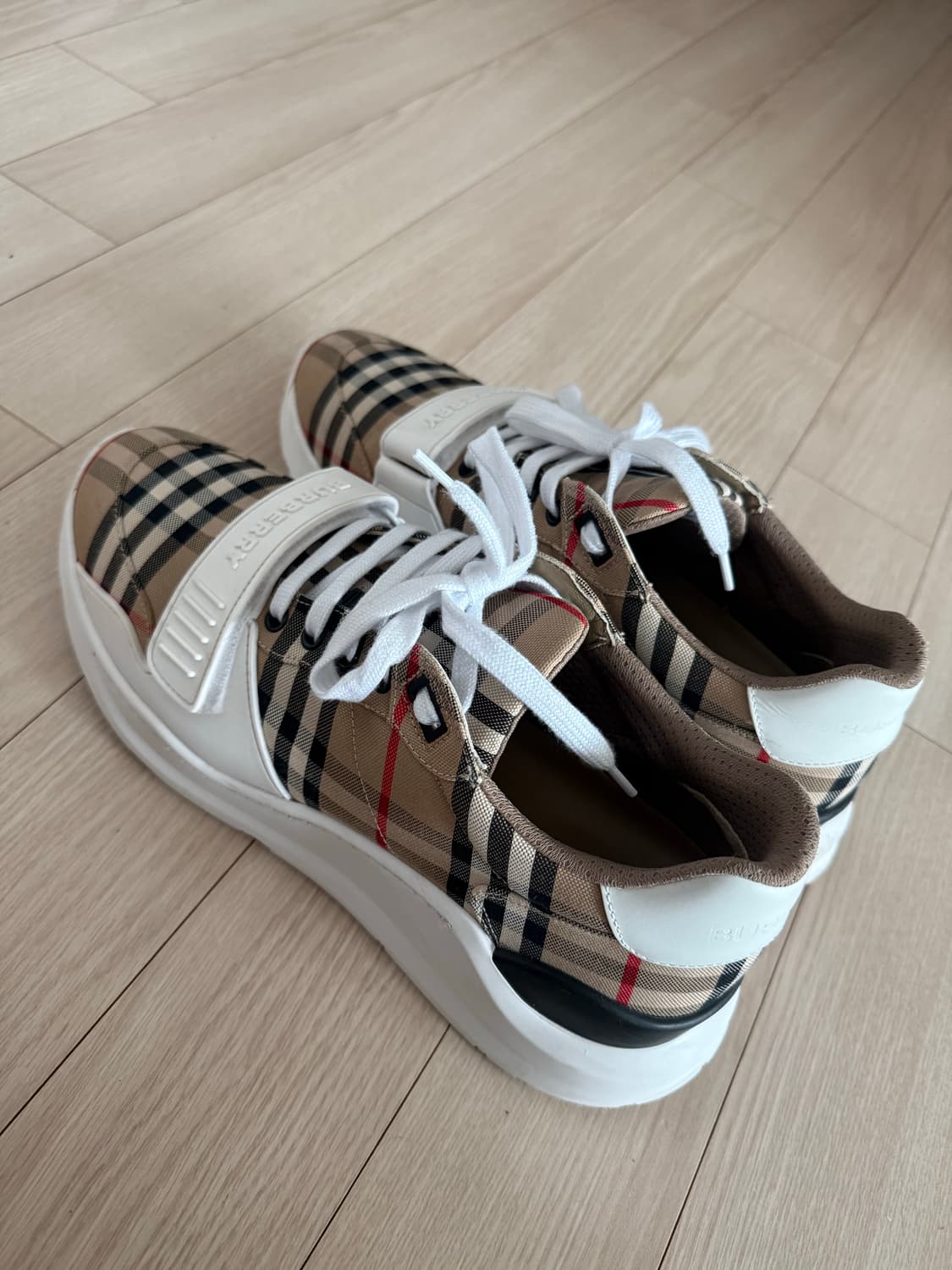 버버리 체크 스니커즈 44사이즈 상품이미지1