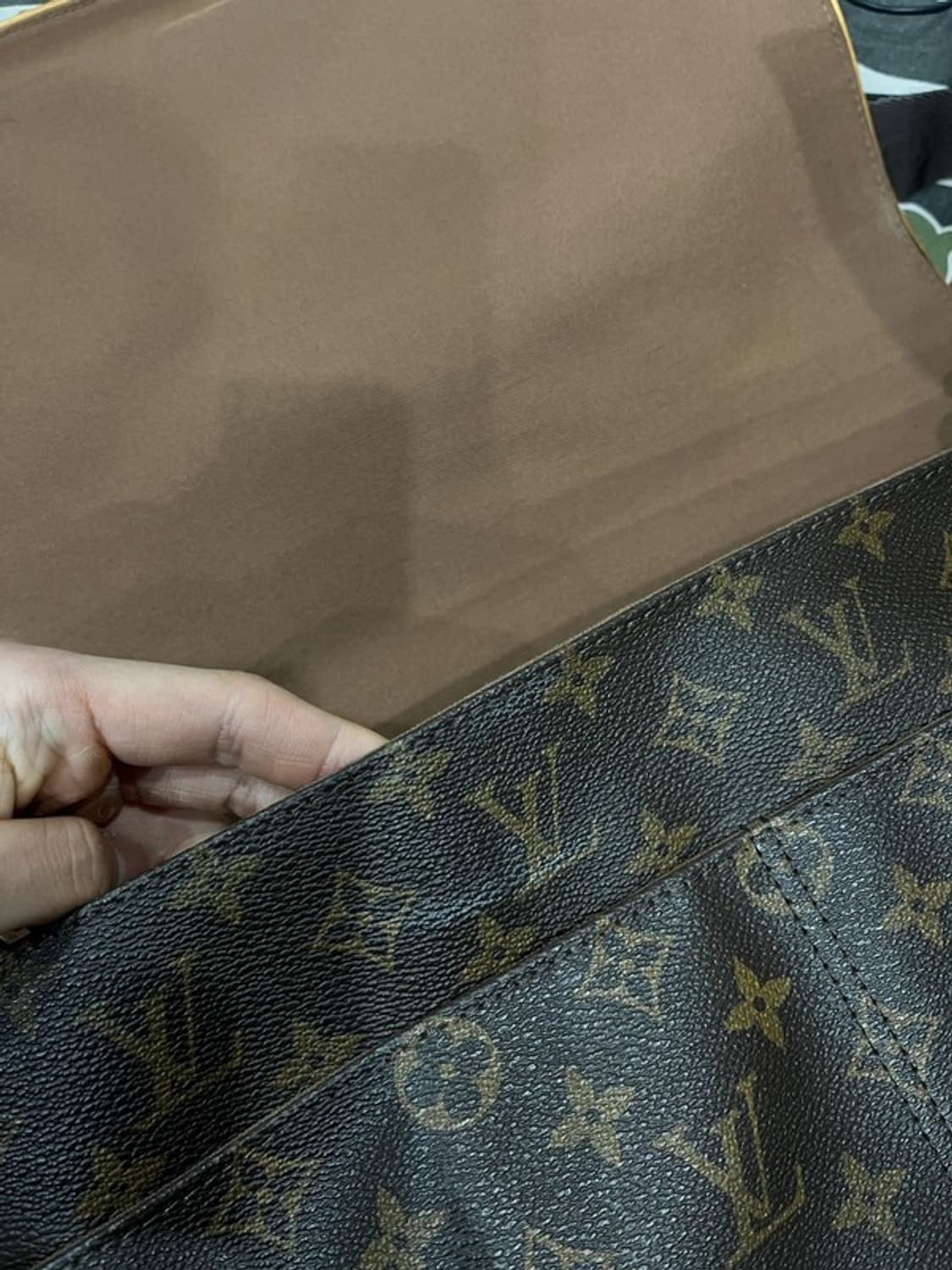 루이비통 아베스 레더 크로스백 상품이미지9