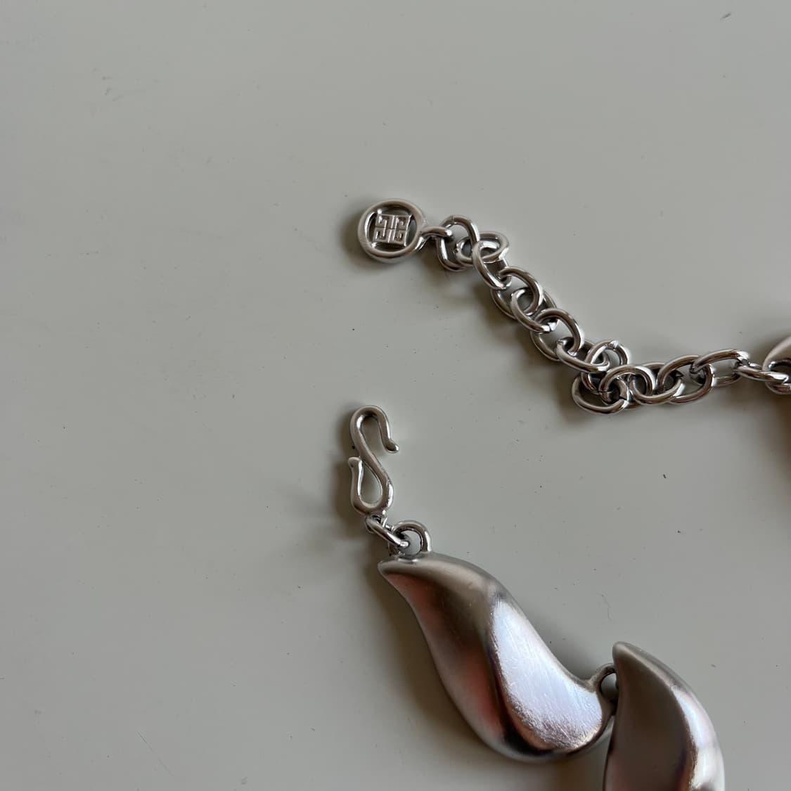 지방시 웨이브 믹스 컬러 목걸이 상품이미지4