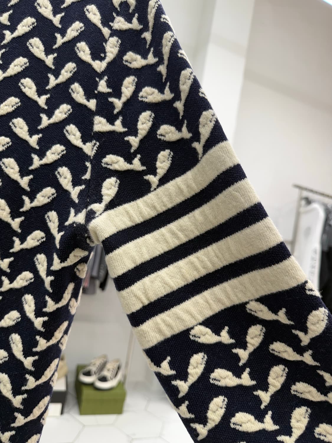 [3] 톰브라운 캐시미어 고래 이정재 니트집업 상품이미지3