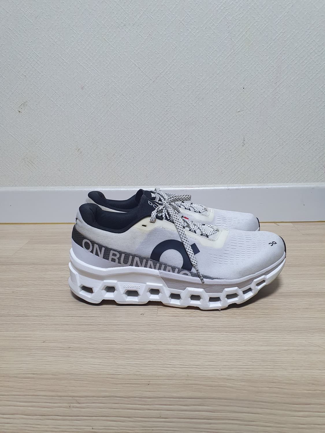 온러닝 클라우드몬스터2 러닝화 270 상품이미지1