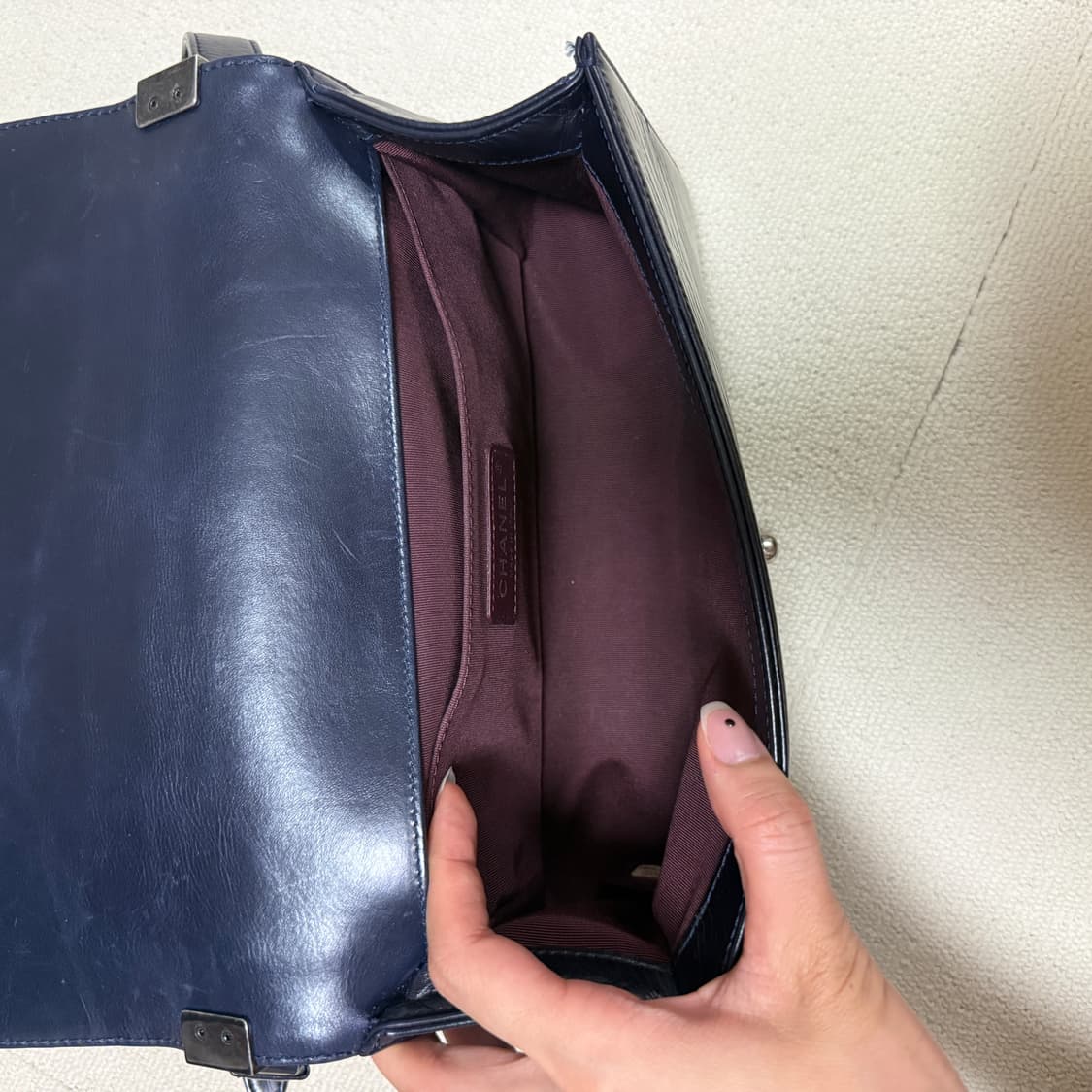 Boy Chanel Dark Navy Lambskin Medium bag 상품이미지7