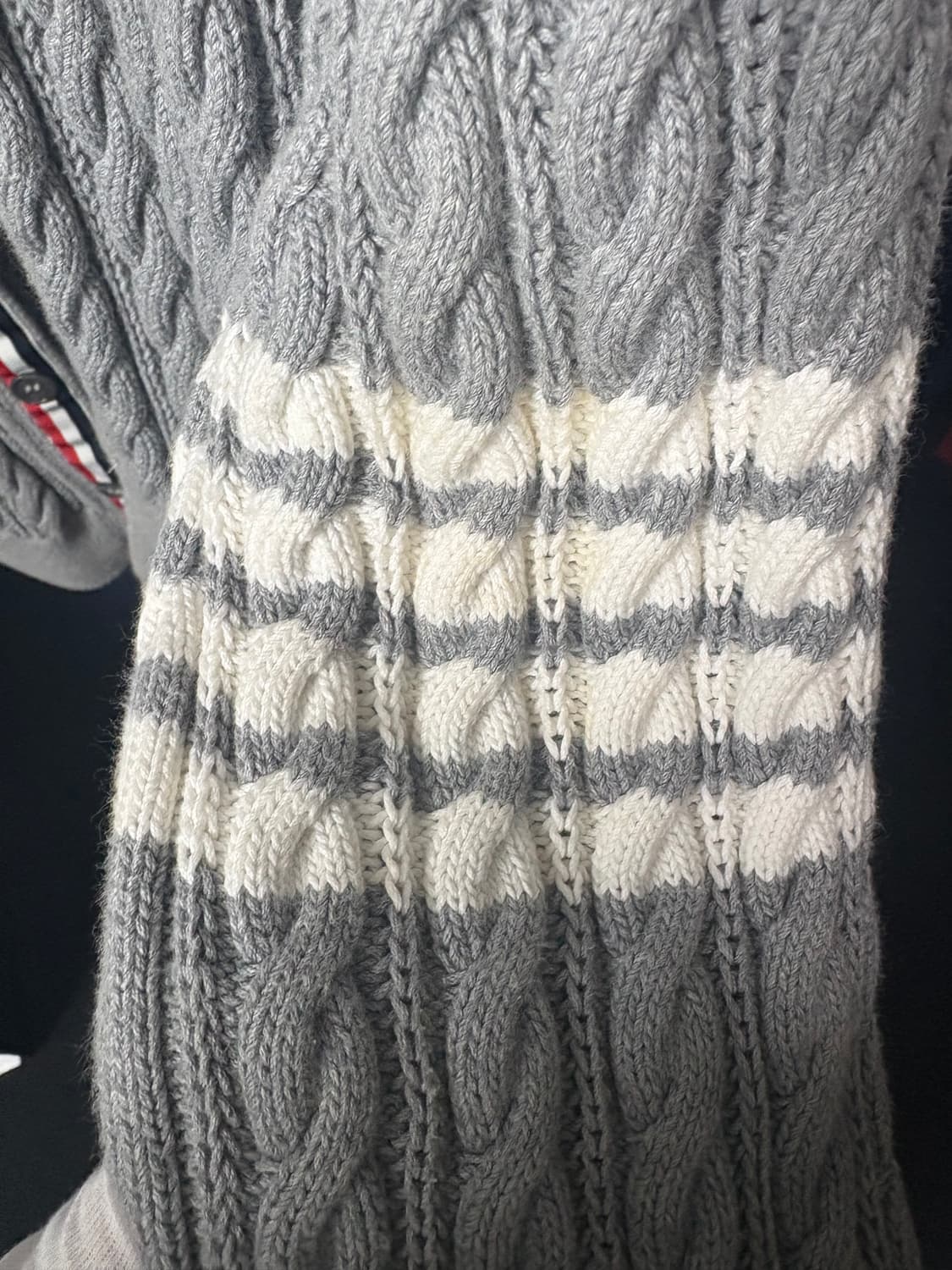 톰브라운 그레이 케이블 니트 가디건(4사이즈) 상품이미지8
