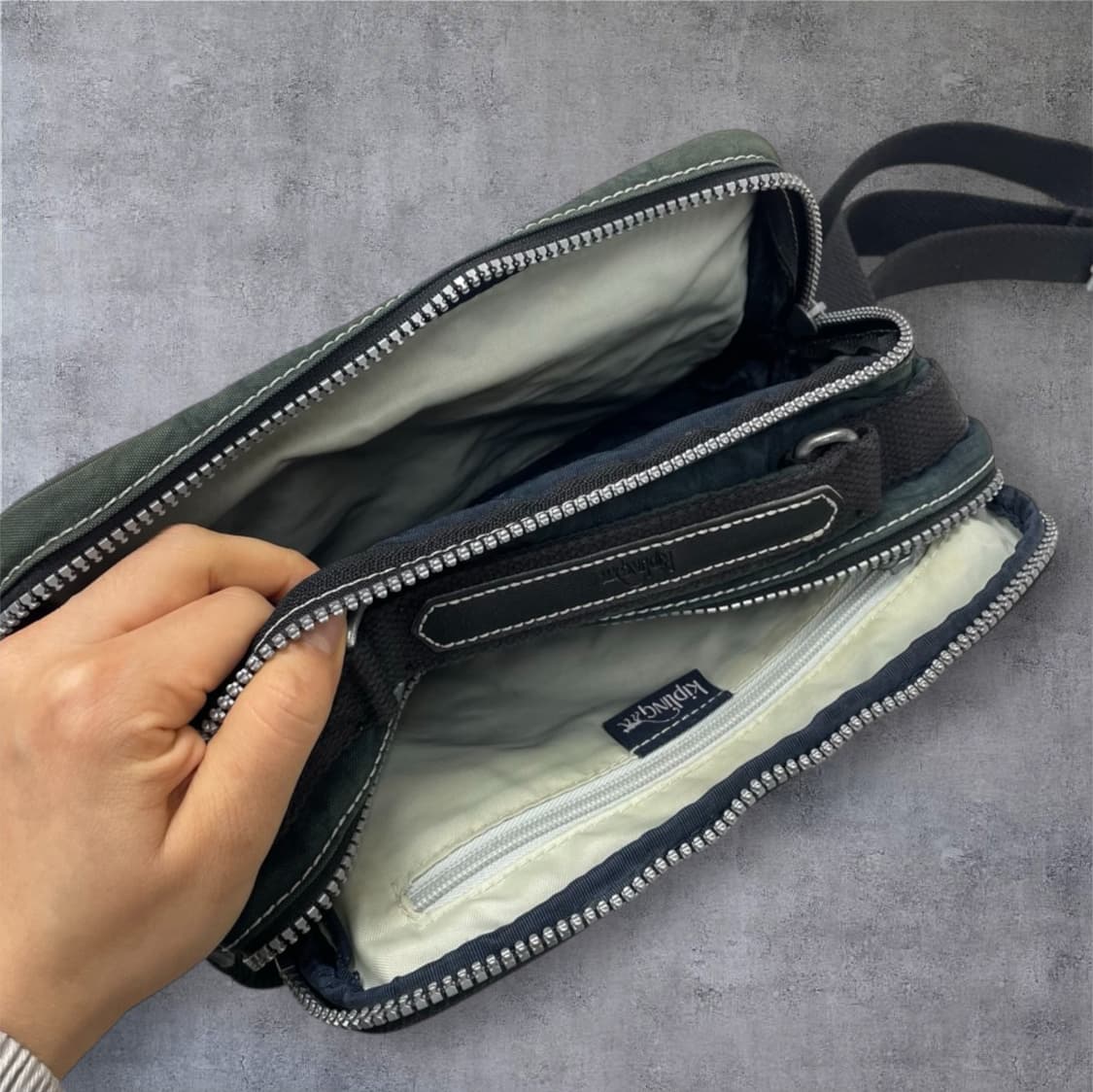 키플링 Kipling 네이비 미니 플랩 크로스백 상품이미지8