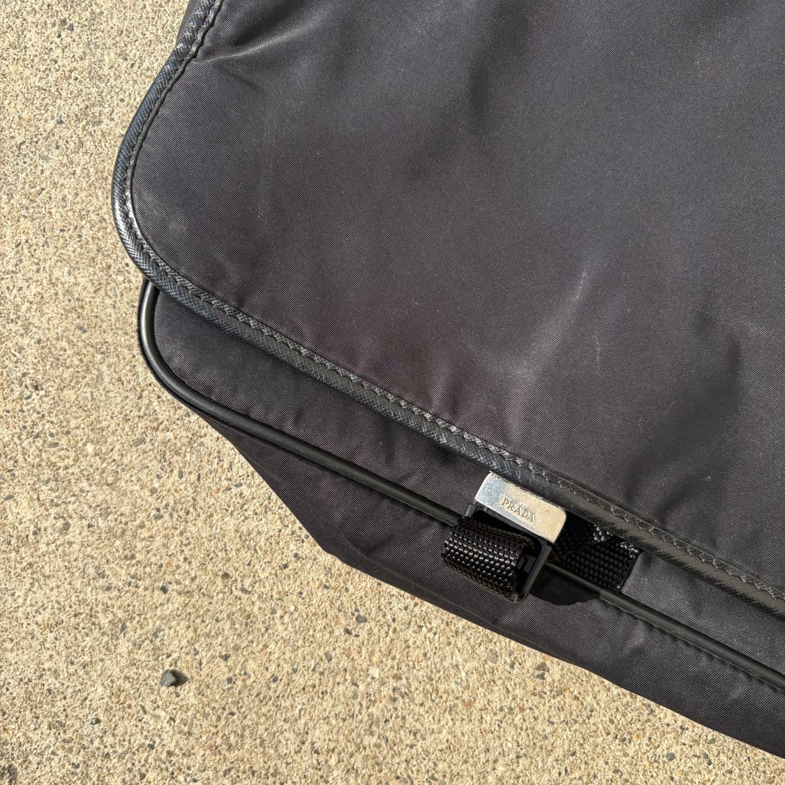프라다 블랙 나일론 메신저 백 상품이미지5