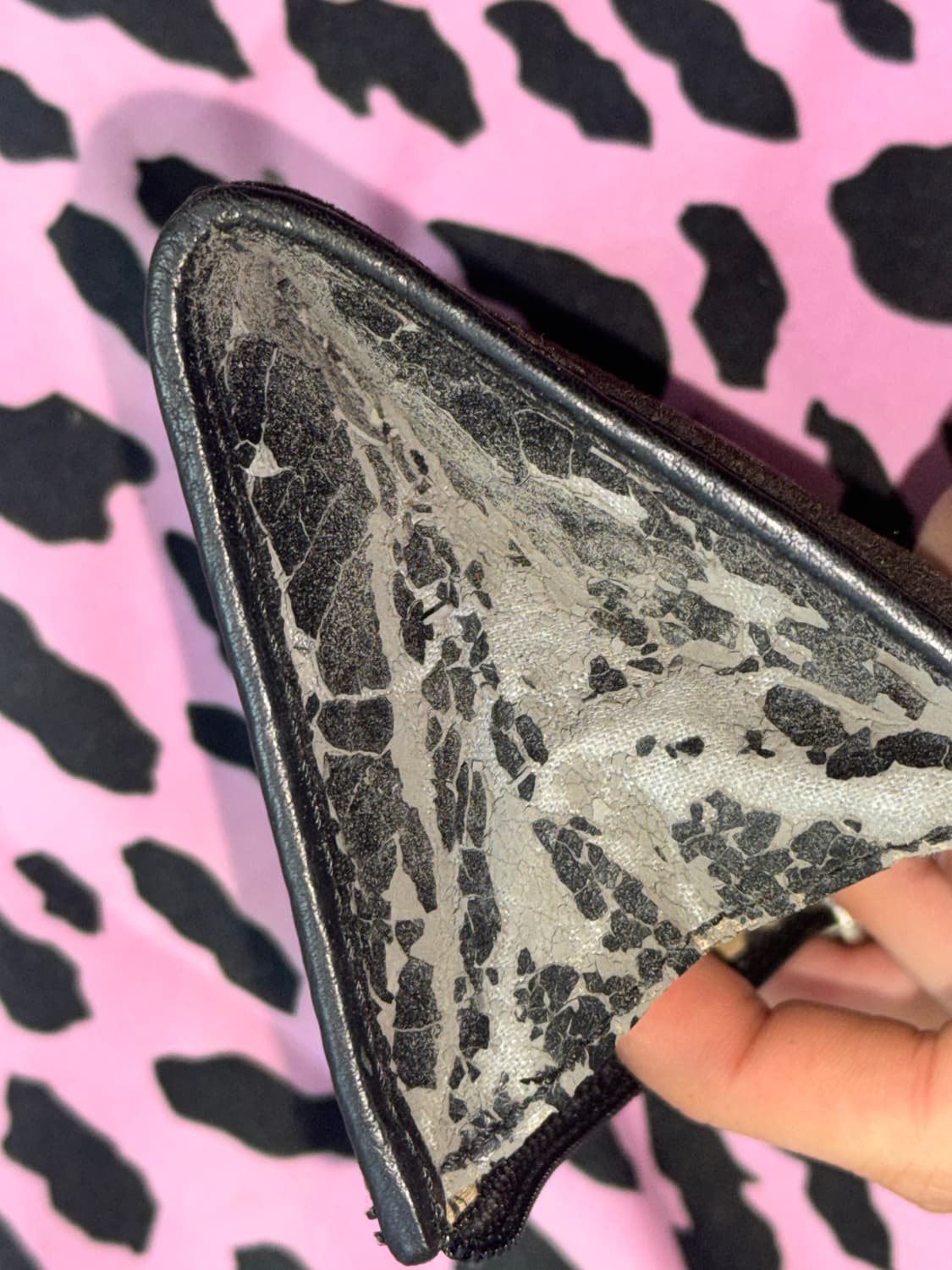 쥬시꾸뛰르 블랙 큐빅 로고자수 디테일 키드지갑  상품이미지4